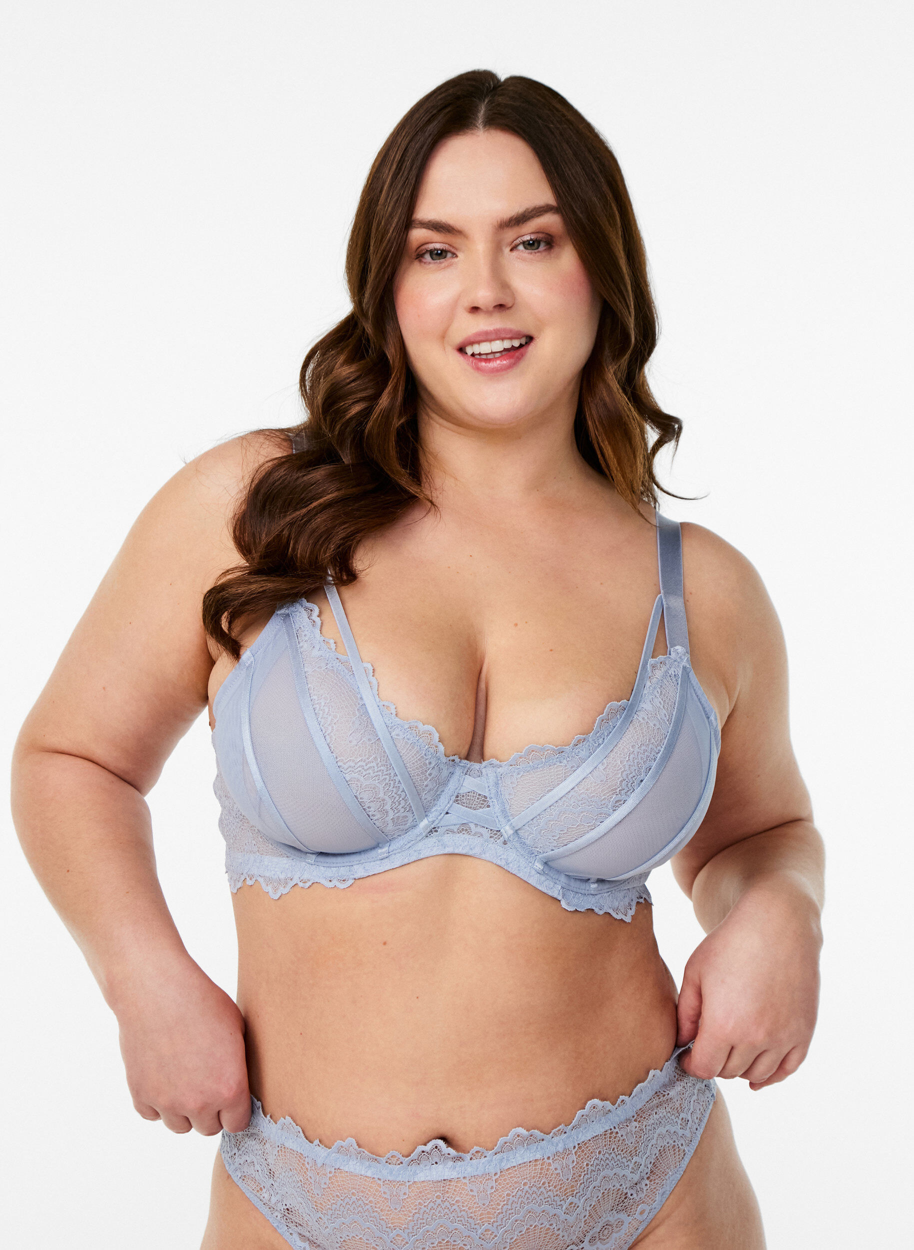 Zizzi Soutien-gorge enti&egrave;rement couvrant &agrave; d&eacute;tails de dentelle et de ficelle, Bleu Clair, Model image number 0
