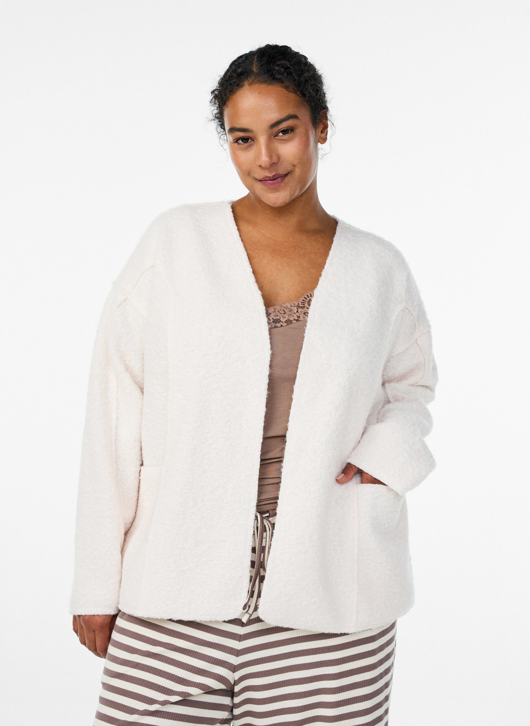 Cardigan ample avec poches, Vanille, Model