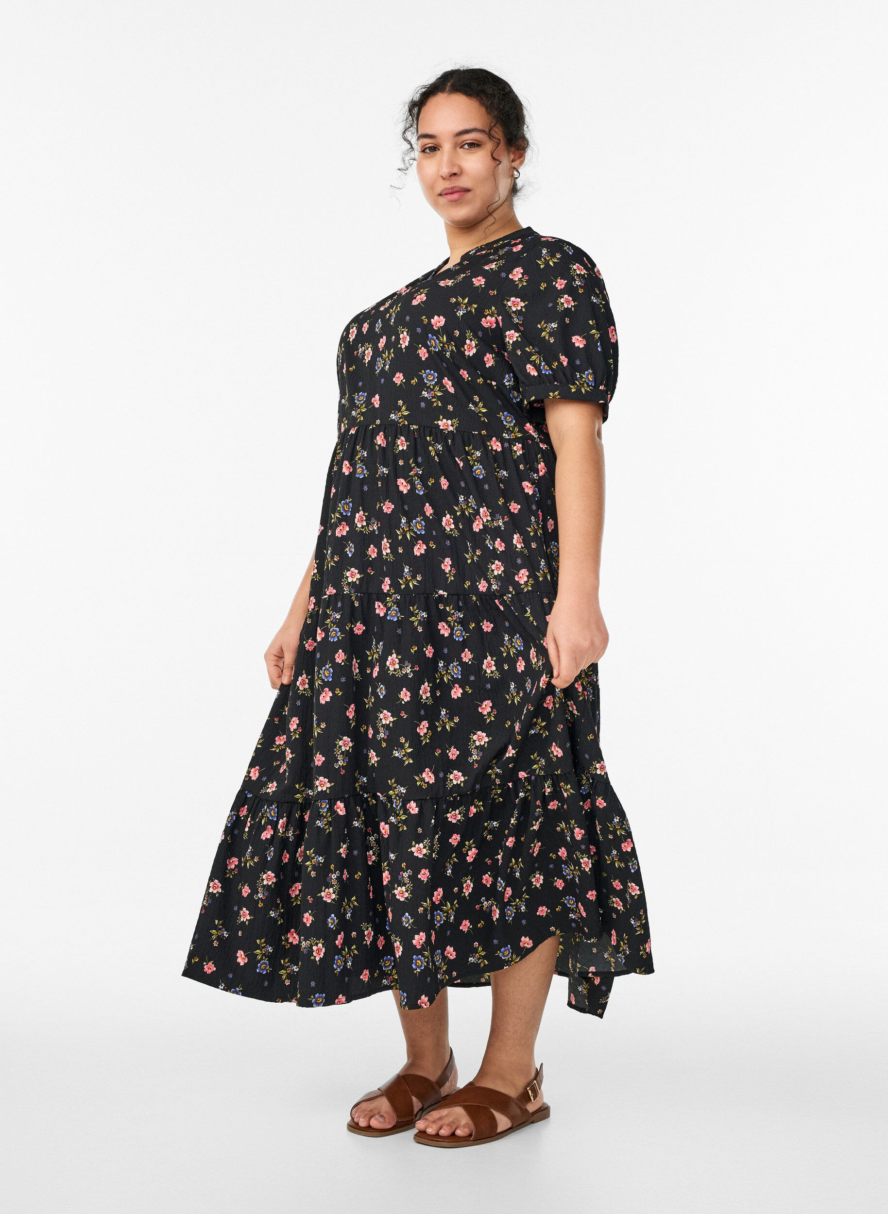 ZizziRobe longueur cheville &agrave; manches courtes avec volants &eacute;tag&eacute;s, Noir, Model image number 0