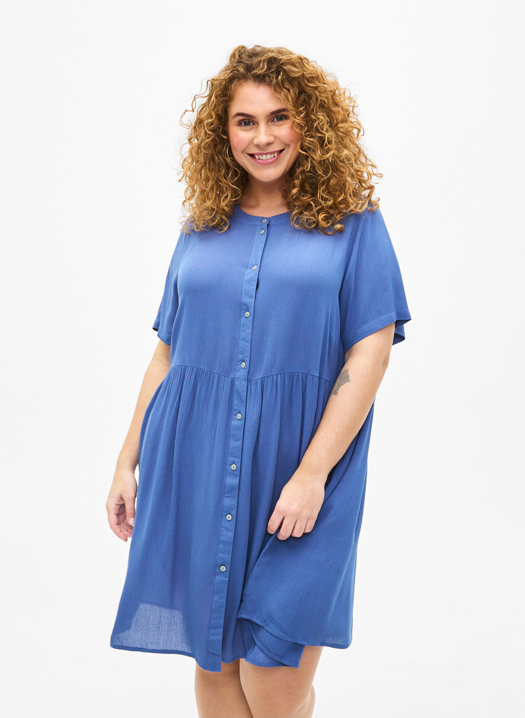 Zizzi Robe &agrave; manches courtes en viscose avec forme en A, Moonlight Blue, Model image number 0