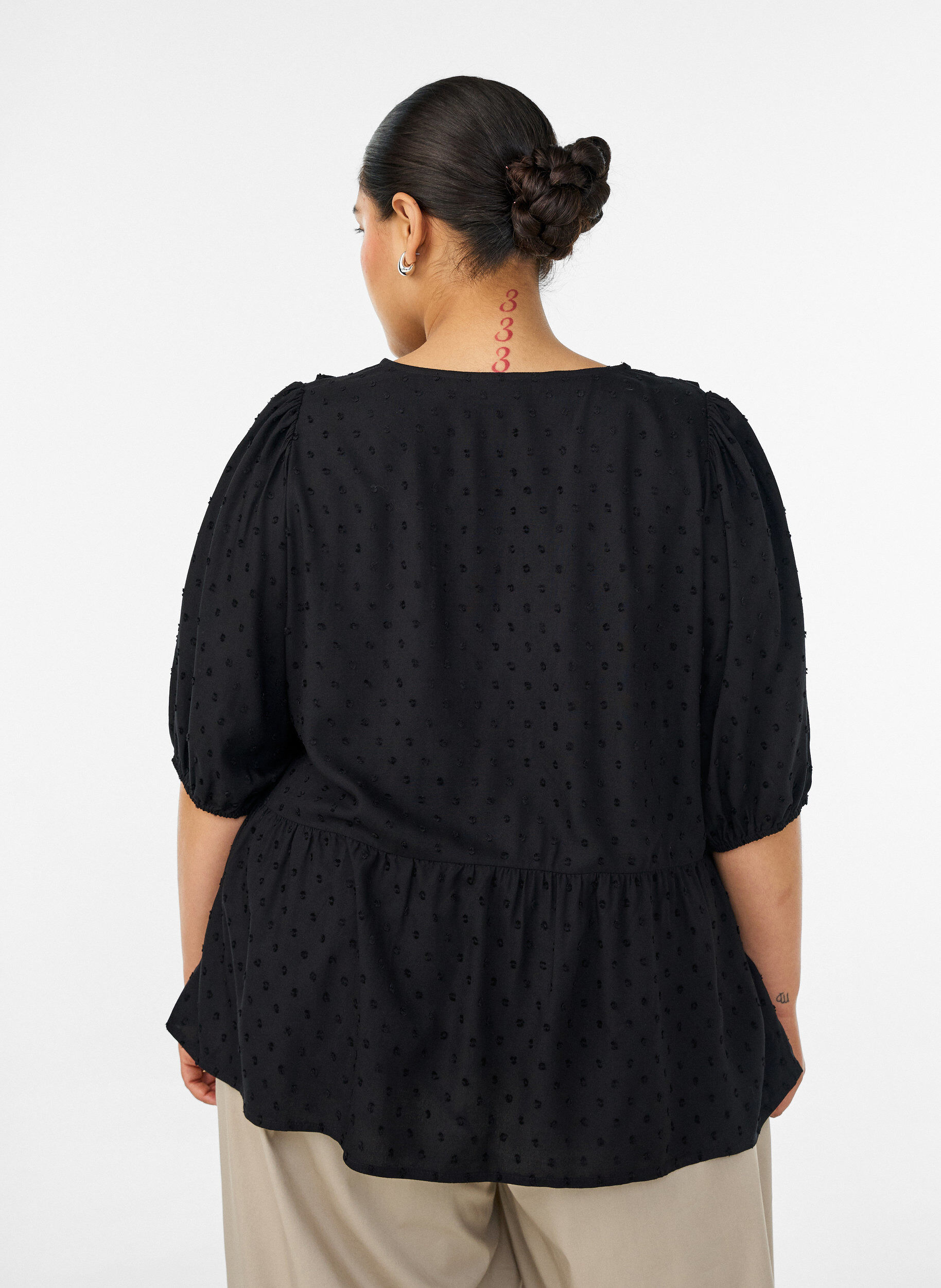 ZizziBlouse en viscose avec texture &agrave; pois et col V, Noir, Model image number 2