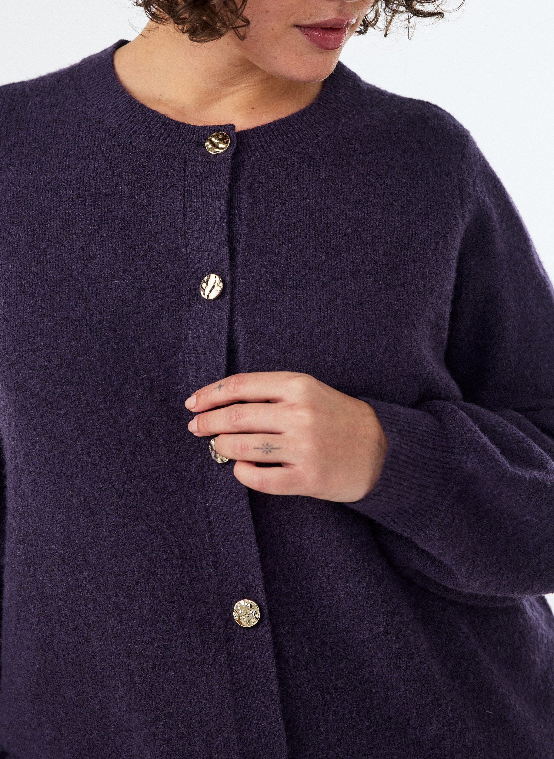 ZizziCardigan en maille douce avec boutons dor&eacute;s, Violet, Model image number 3