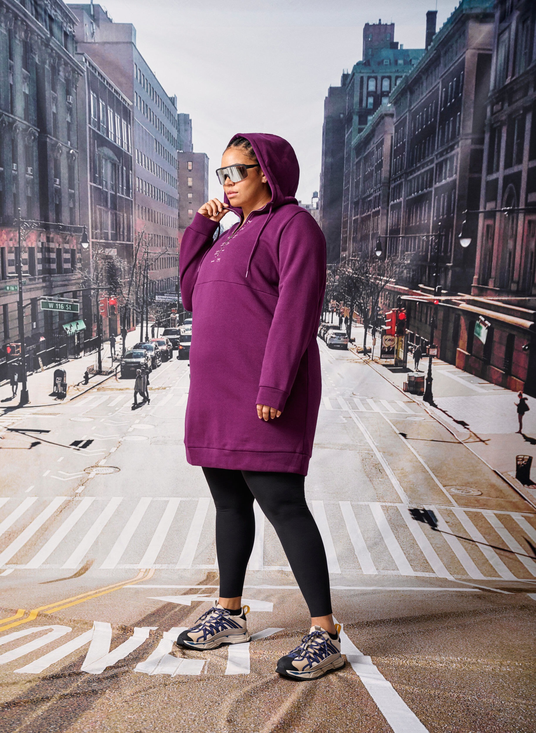 Zizzi Robe pull de style sportif avec capuche, Pickled Beet/SilverP, Image image number 0