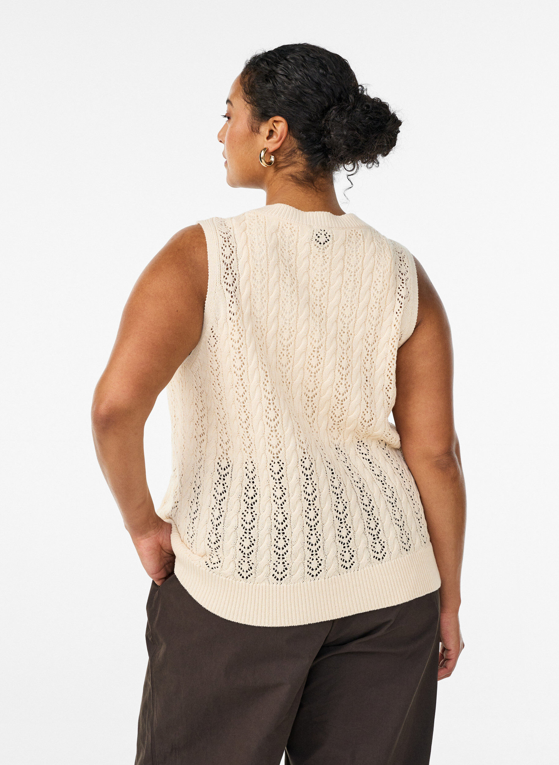 Zizzi Gilet en maille avec broderie ajour&eacute;e et lien &agrave; nouer, Beige, Model image number 2