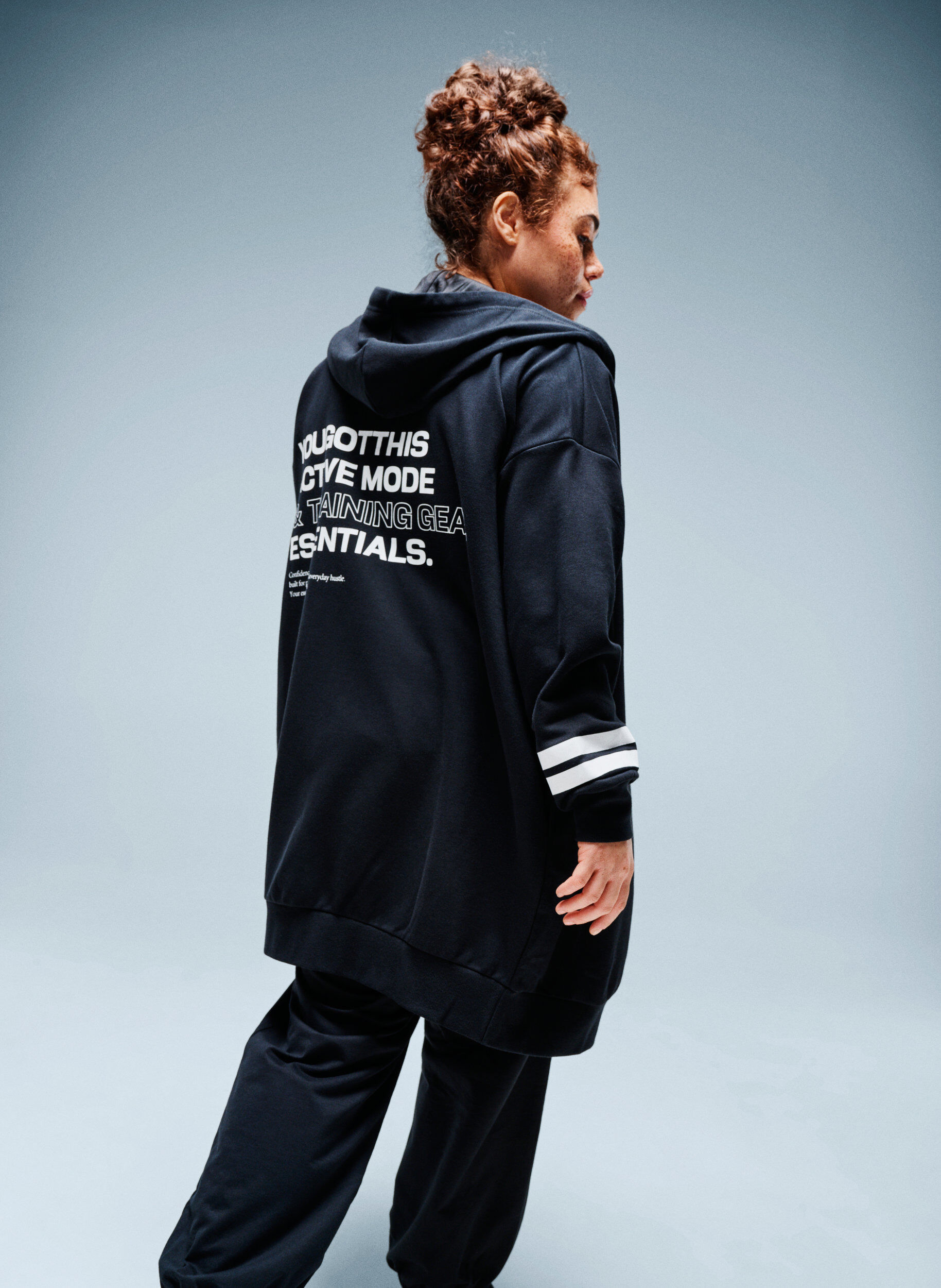 Cardigan pull long avec d&eacute;tails imprim&eacute;s