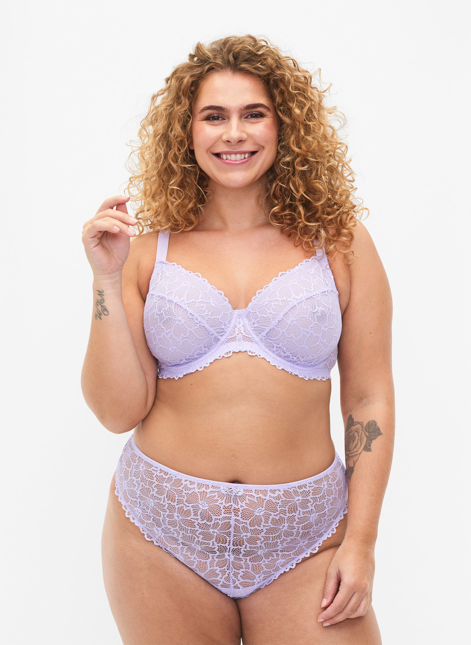 Zizzi String en dentelle florale avec taille r&eacute;guli&egrave;re, Mauve, Model image number 0
