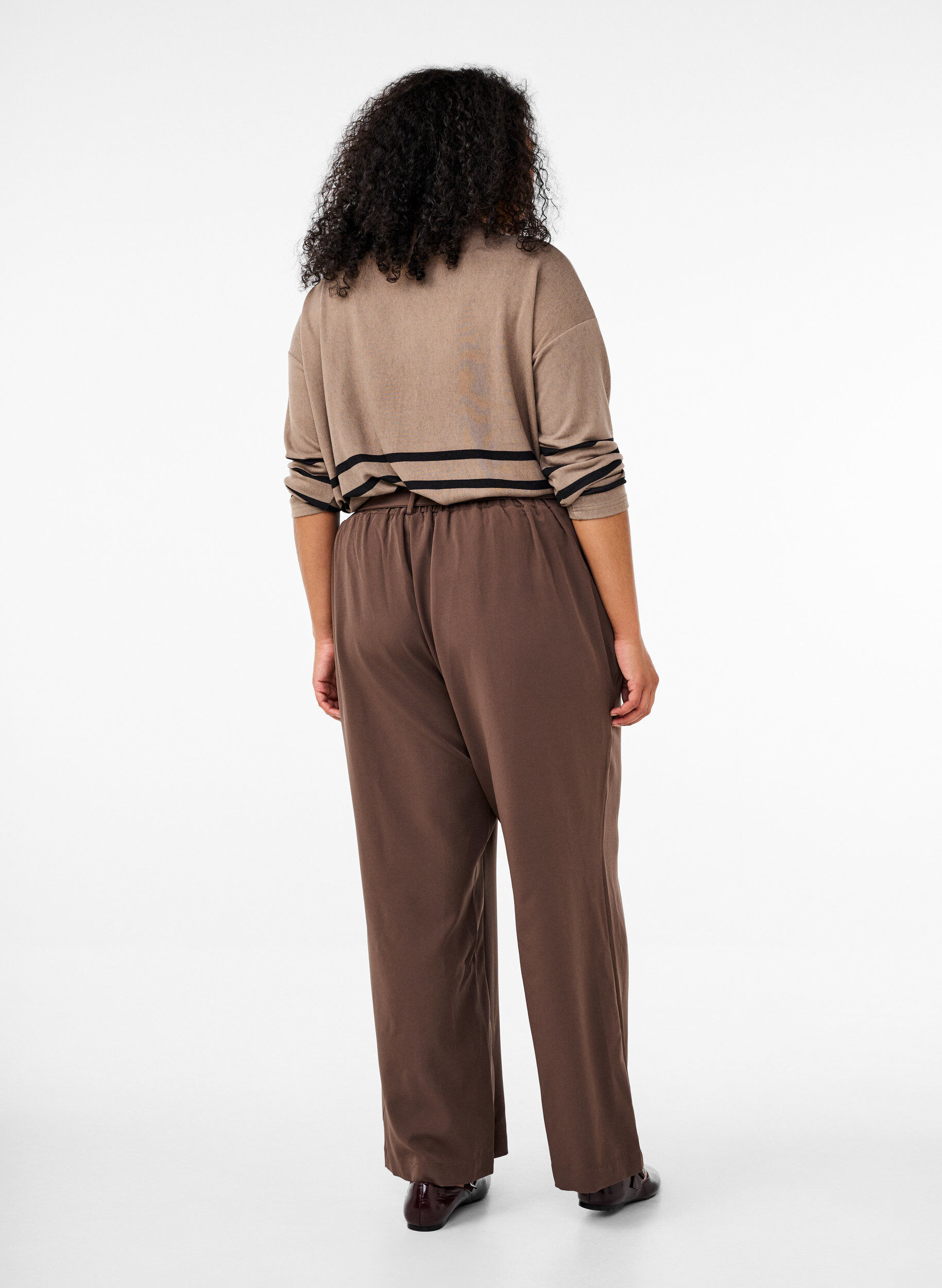 Zizzi Pantalons larges &agrave; taille haute et ceinture &agrave; nouer, Marron, Model image number 2