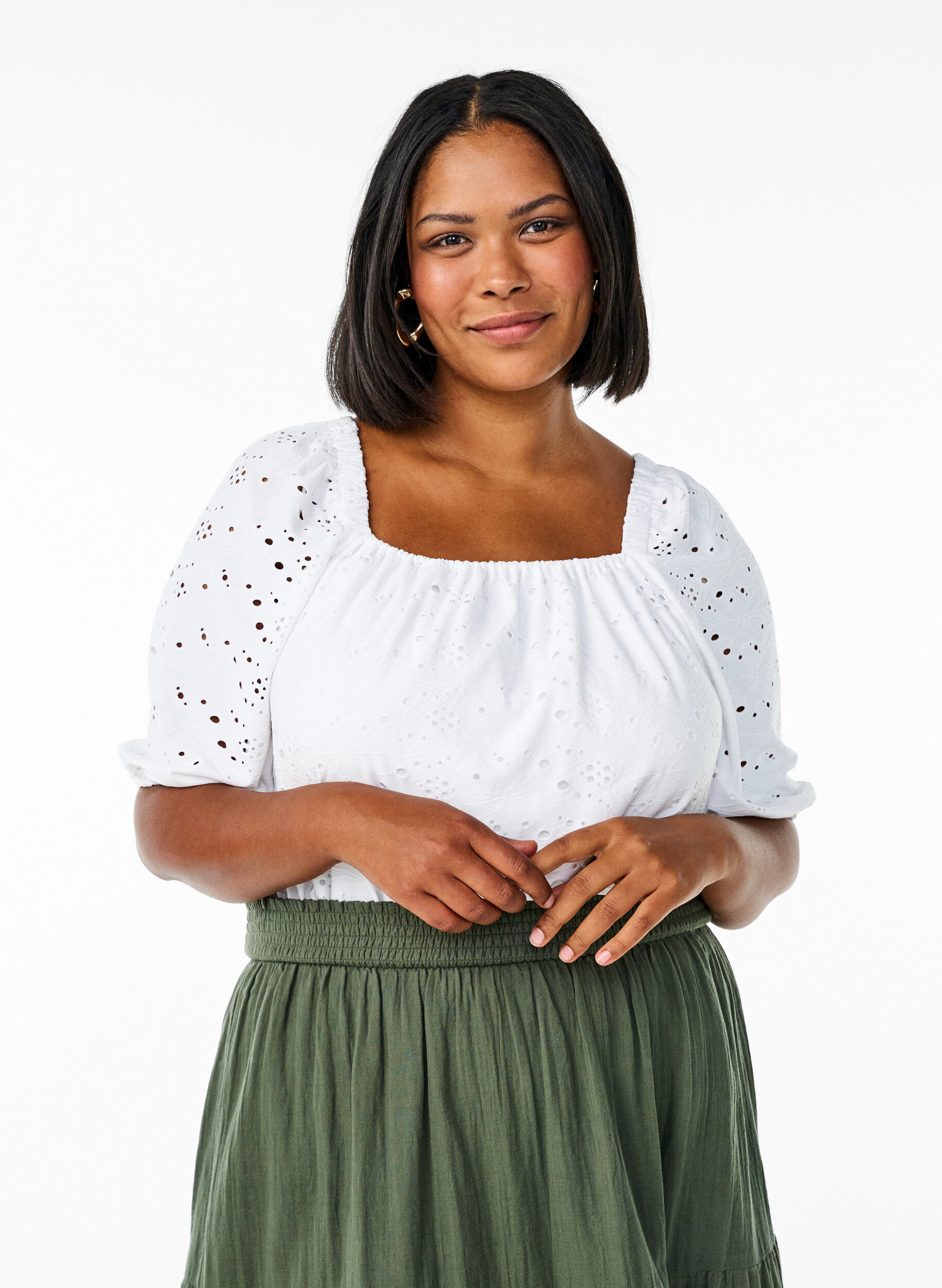 Zizzi Blouse &agrave; manches courtes bouffantes et motif ajour&eacute;, Blanc, Model image number 0