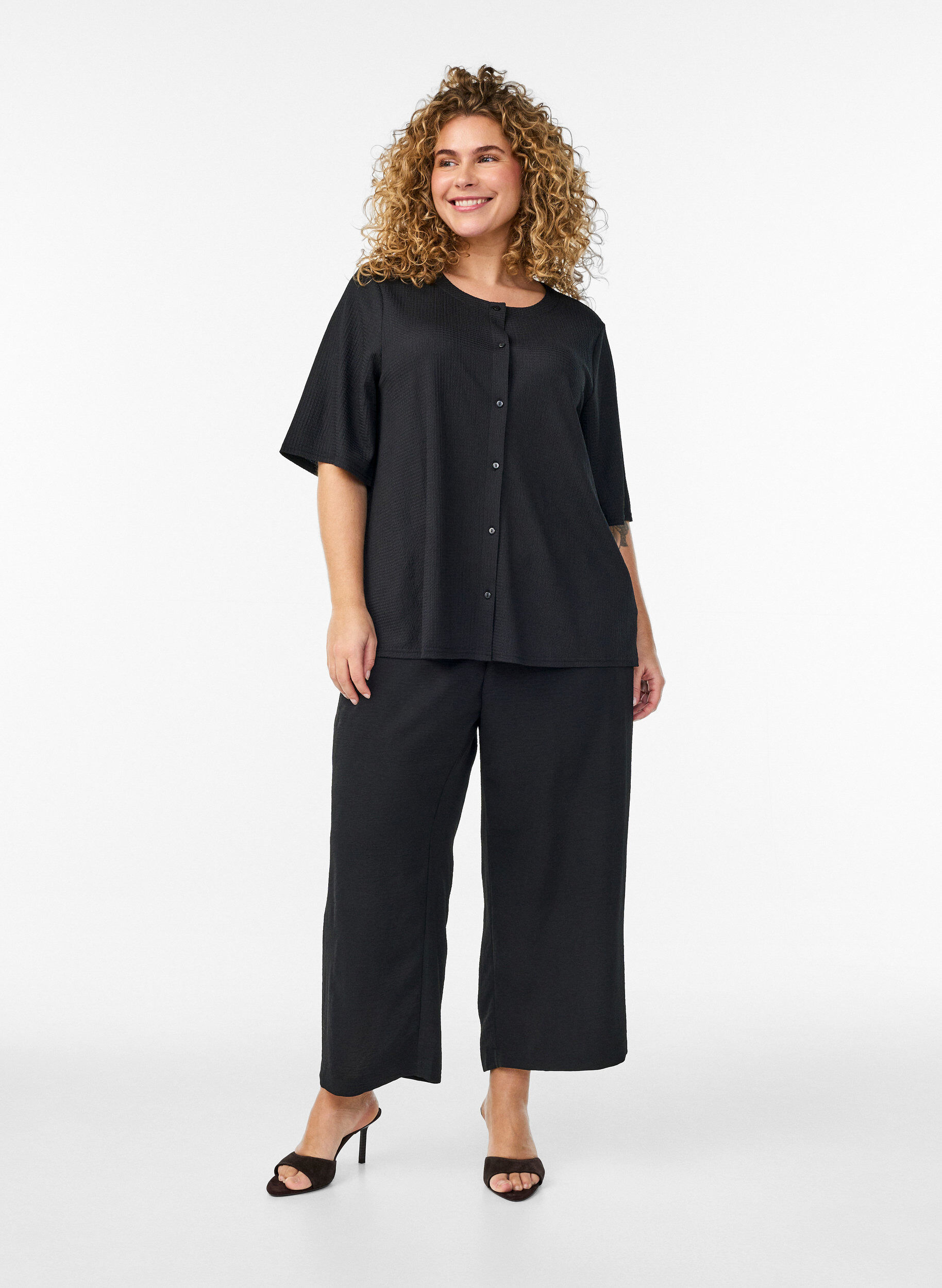 Zizzi Jupe-culotte taille haute avec dos &eacute;lastiqu&eacute;, Noir, Model image number 0