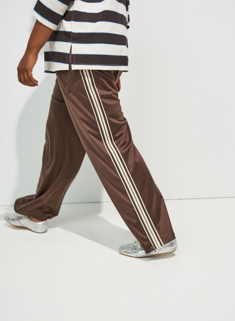 Pantalon de surv&ecirc;tement avec bandes lat&eacute;rales et poches, Marron, Model image number 0