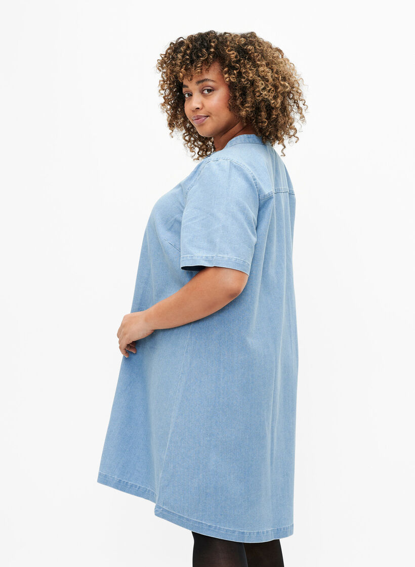 Robe en jean à manches courtes avec silhouette en A, Light blue denim, Model image number 1