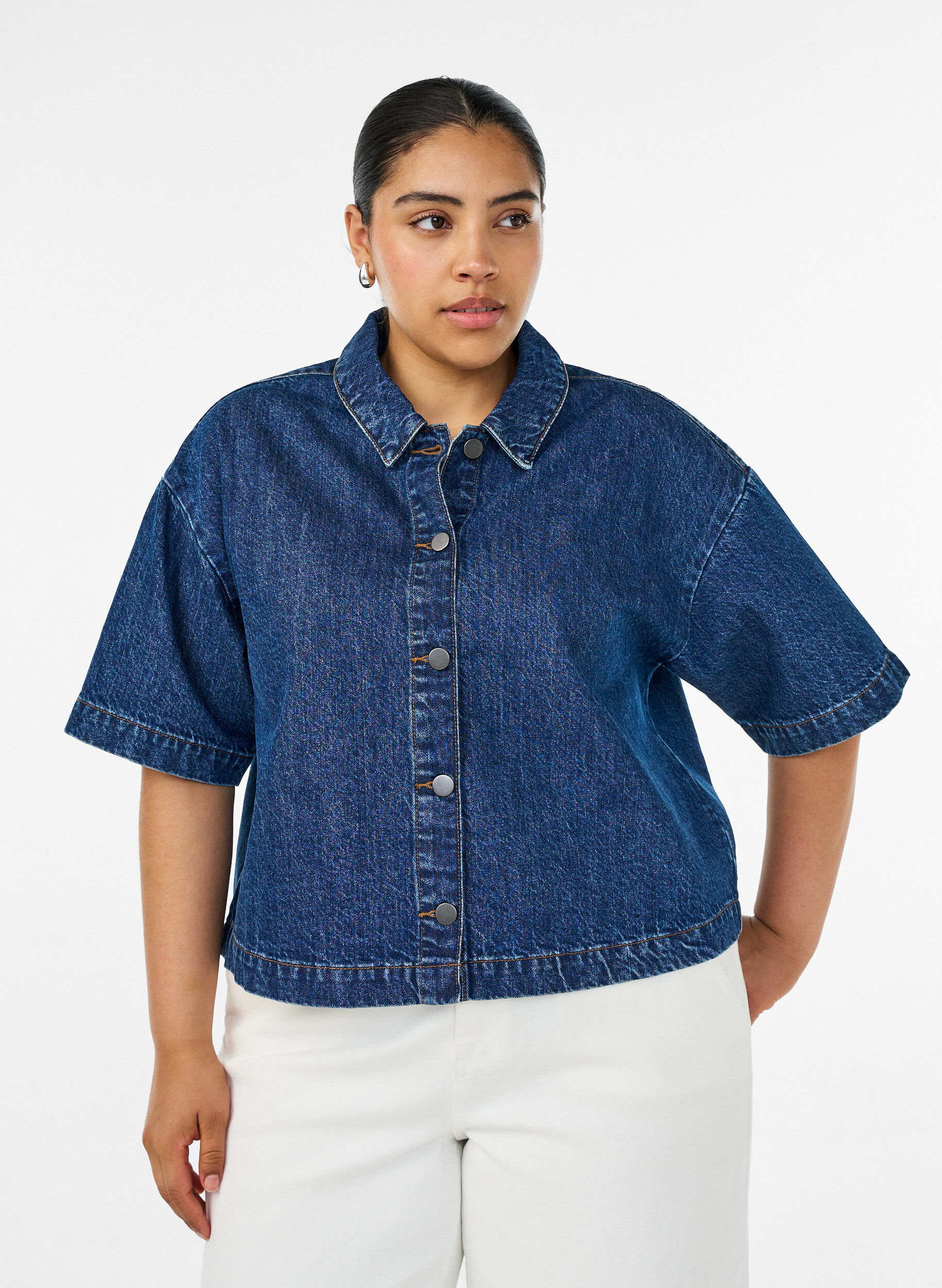 ZizziVeste en jean &agrave; manches courtes avec fermeture &agrave; boutons, Bleu, Model image number 0