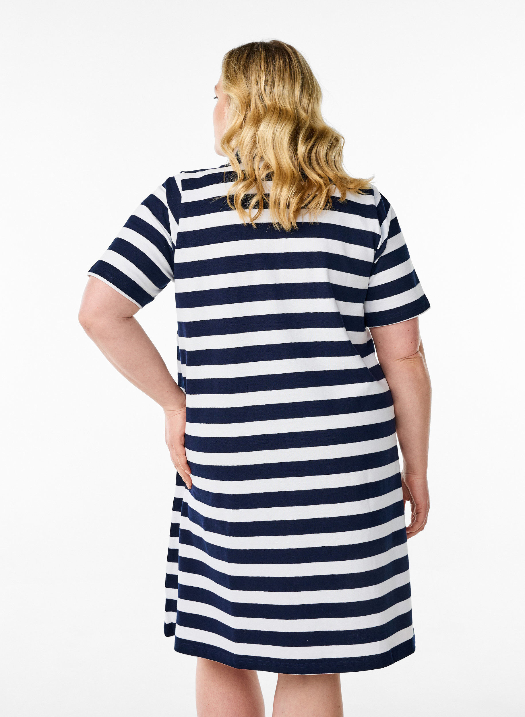 Zizzi Robe polo courte en trap&egrave;ze, Bleu, Model image number 2