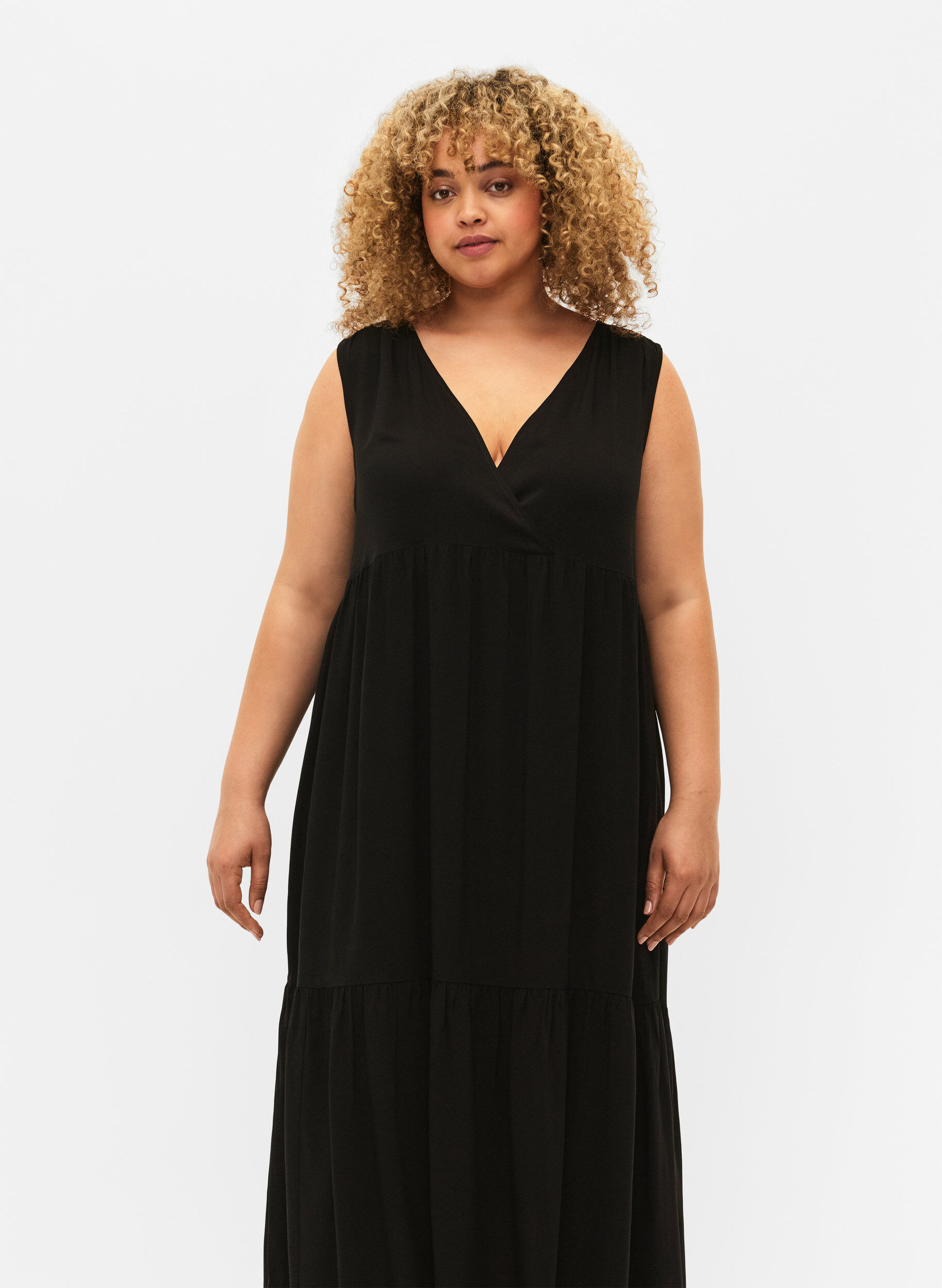 Zizzi Robe longue sans manches en viscose, Black, Model image number 2