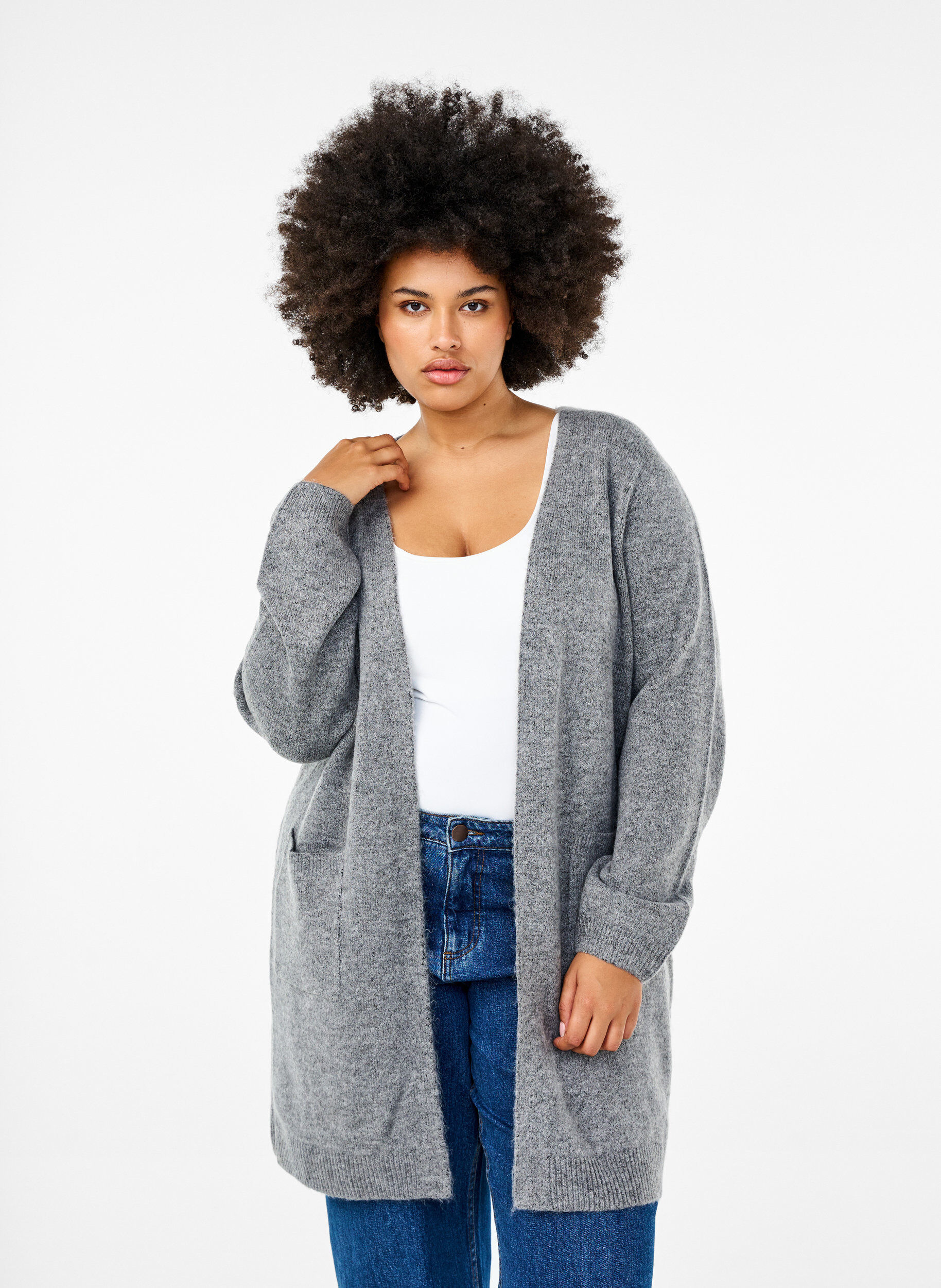 Long cardigan tricot&eacute; avec poches, Gris, Model