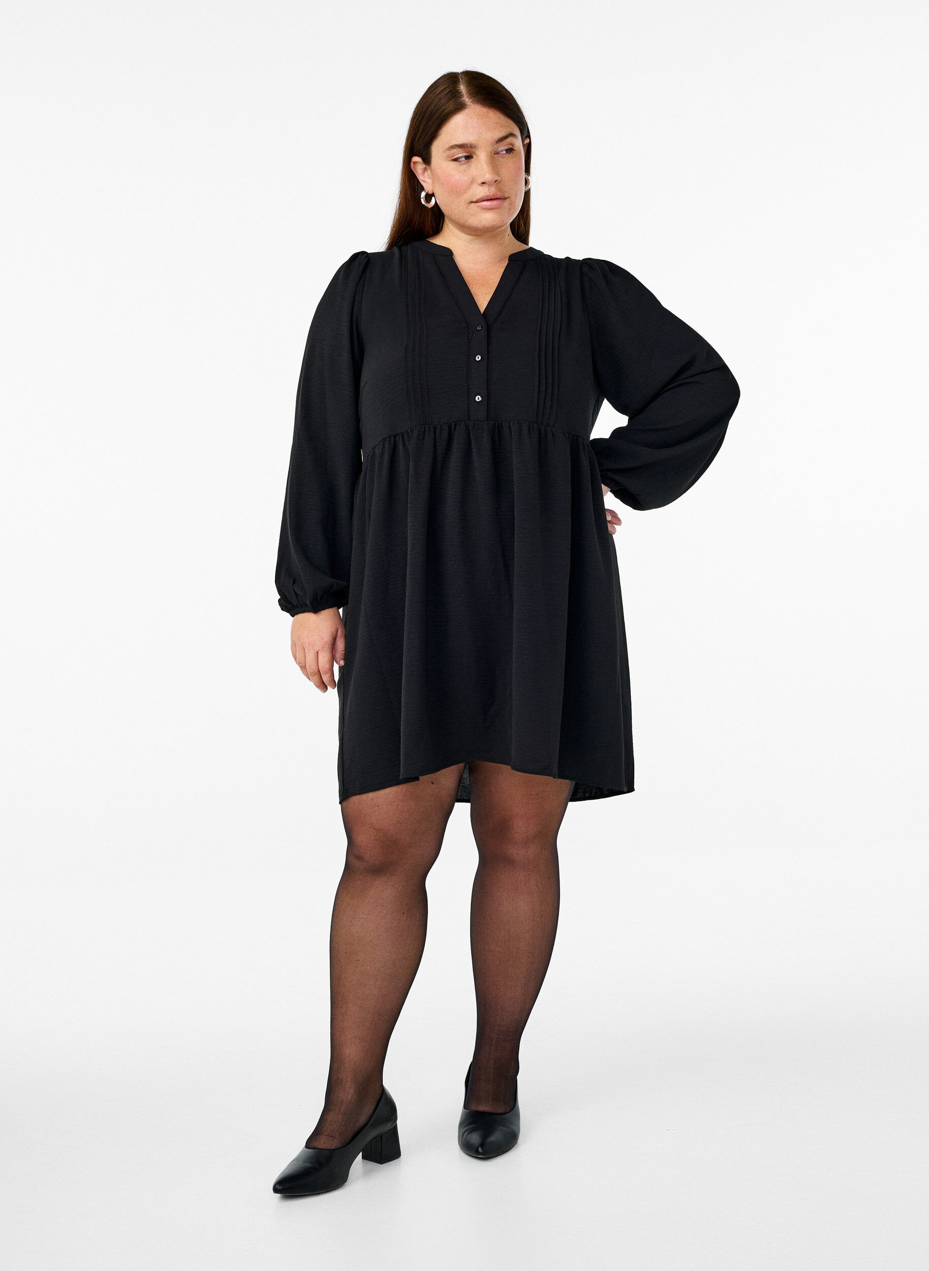 Zizzi FLASH - Robe courte avec des plis et des manches longues, Noir, Model image number 1