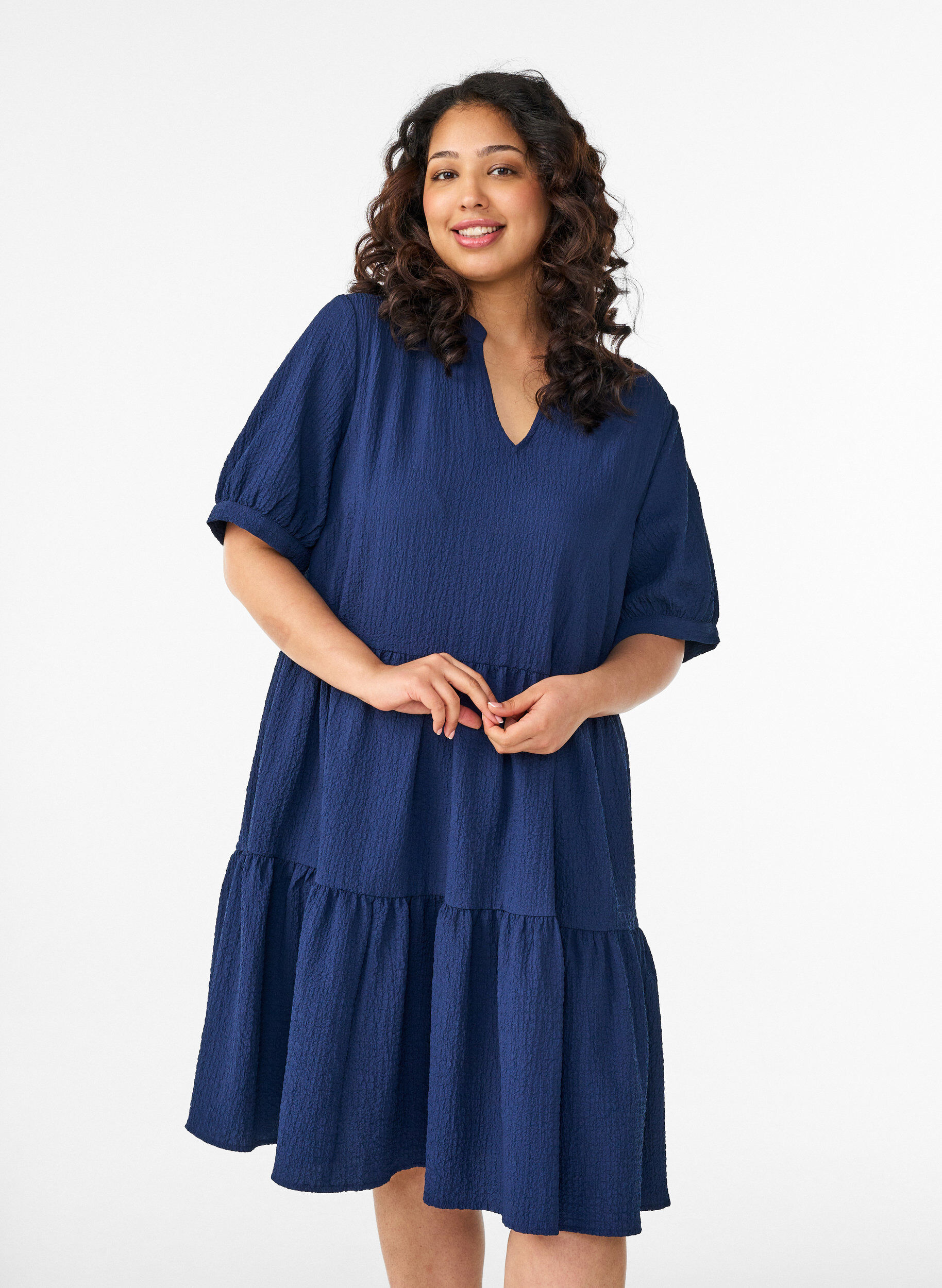 Robe courte &agrave; coupe &eacute;vas&eacute;e, Bleu, Model