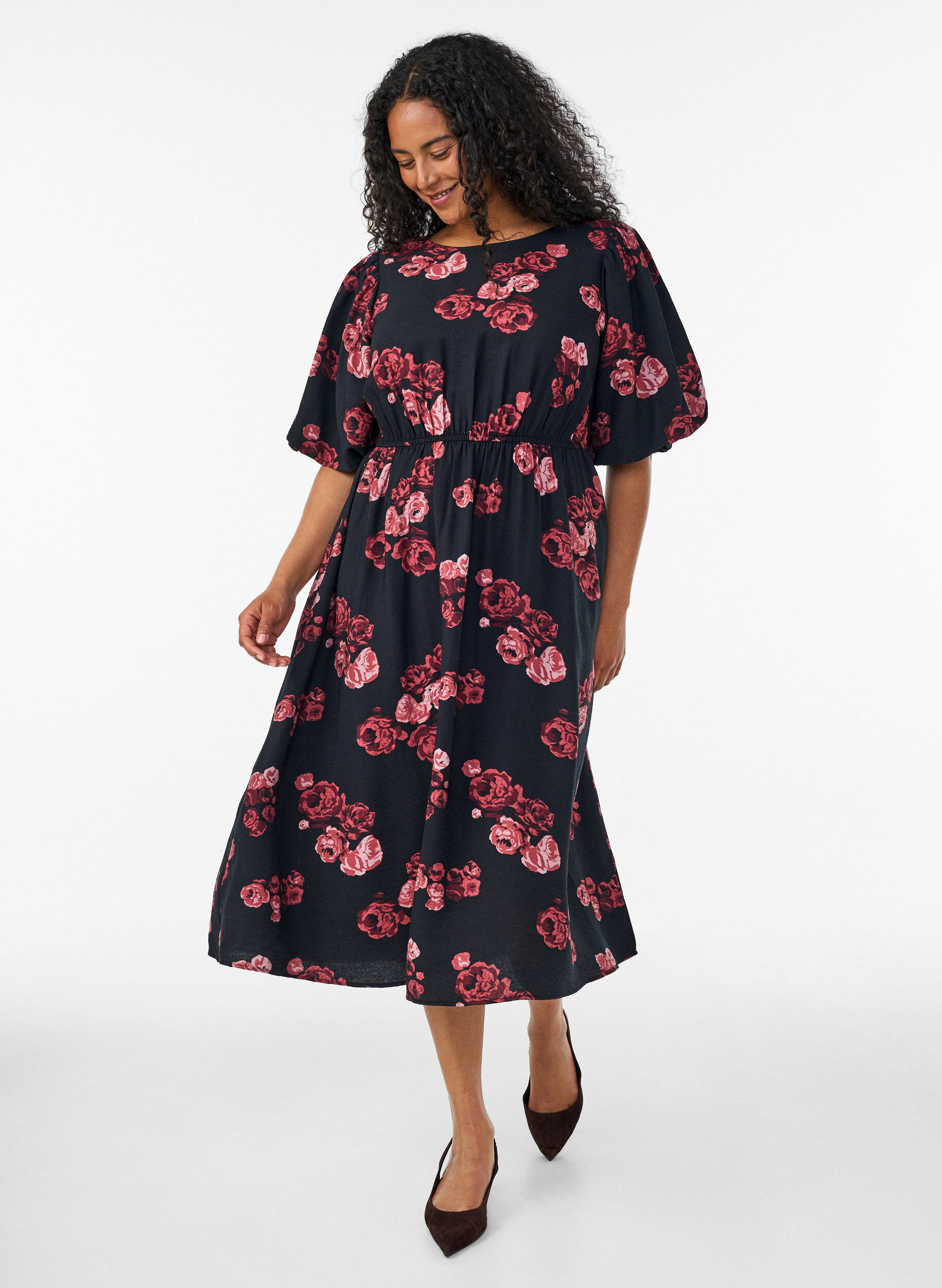 ZizziRobe midi &agrave; imprim&eacute; roses et manches courtes bouffantes, Noir, Model image number 0