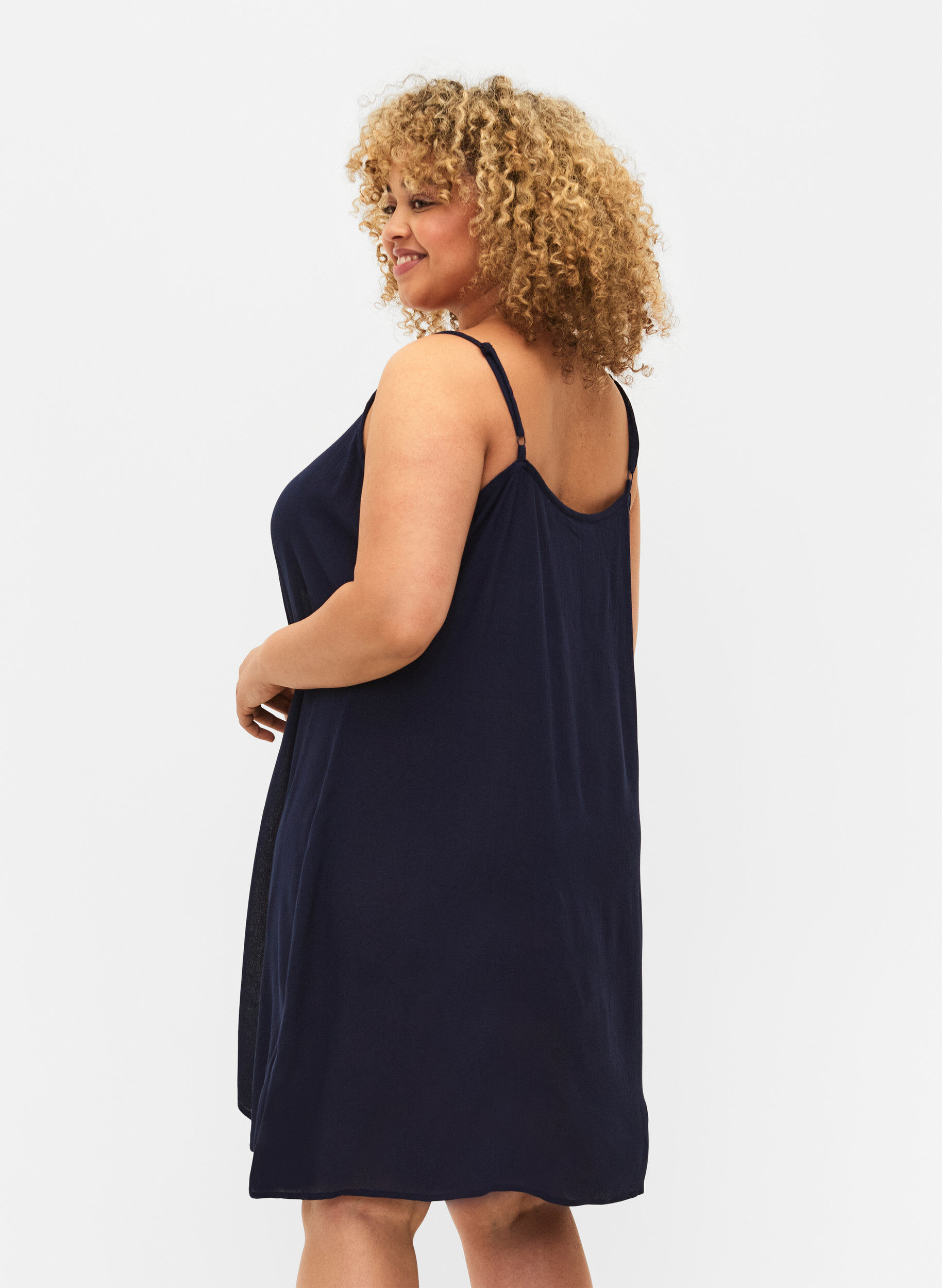 Zizzi Robe en viscose &agrave; n&oelig;uds de couleur unie, Bleu, Model image number 2