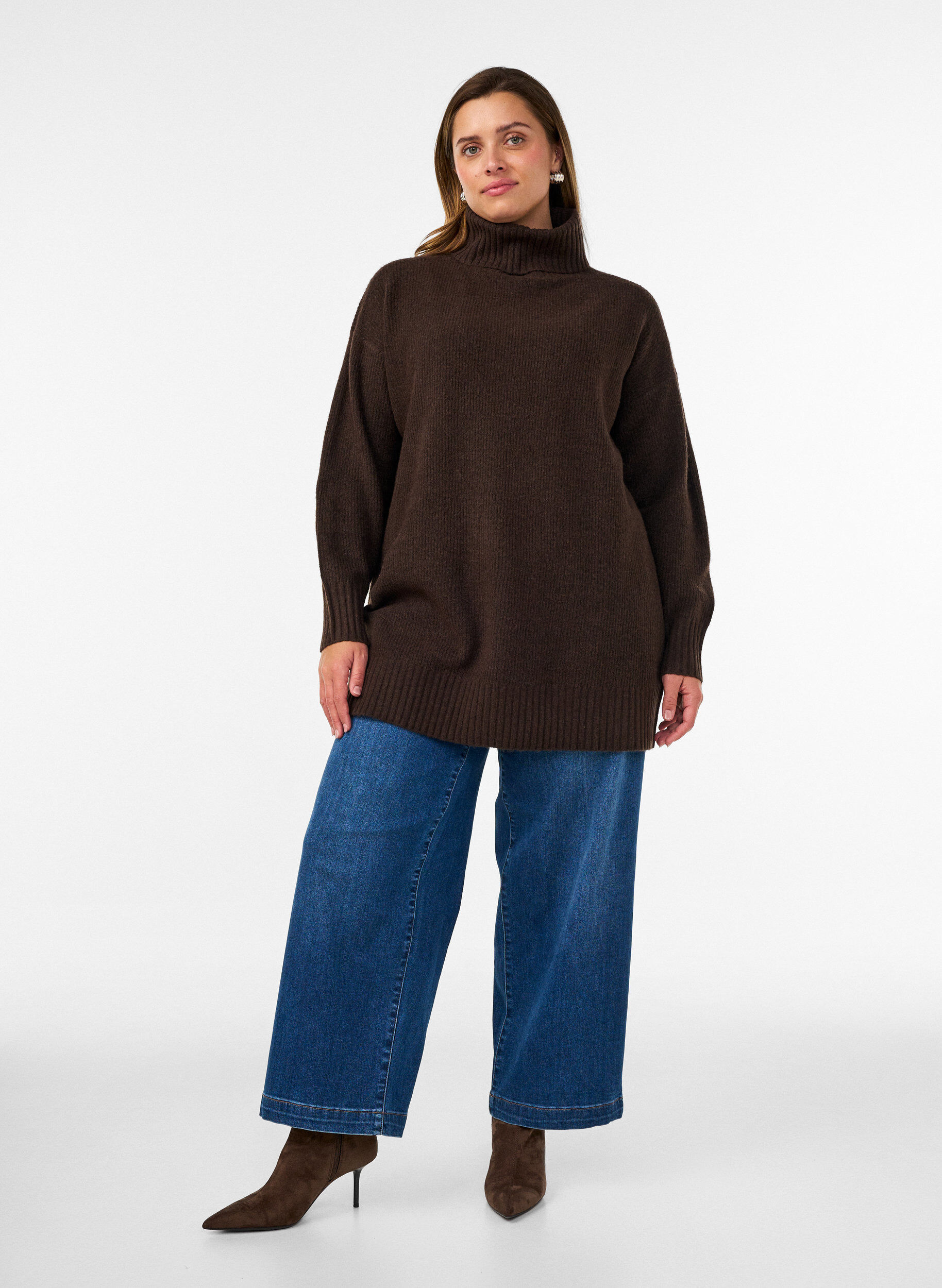 ZizziPull en maille l&acirc;che avec col roul&eacute;, Marron, Model image number 1