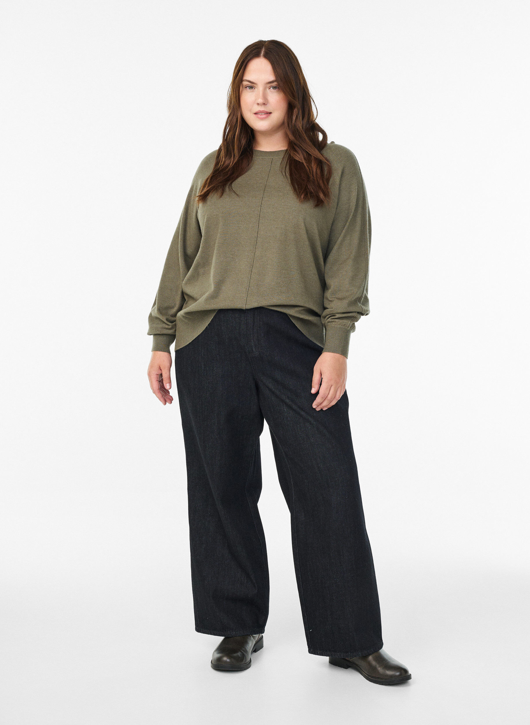 Zizzi Blouse en maille avec couture centrale et manches raglan, Vert Kaki, Model image number 1