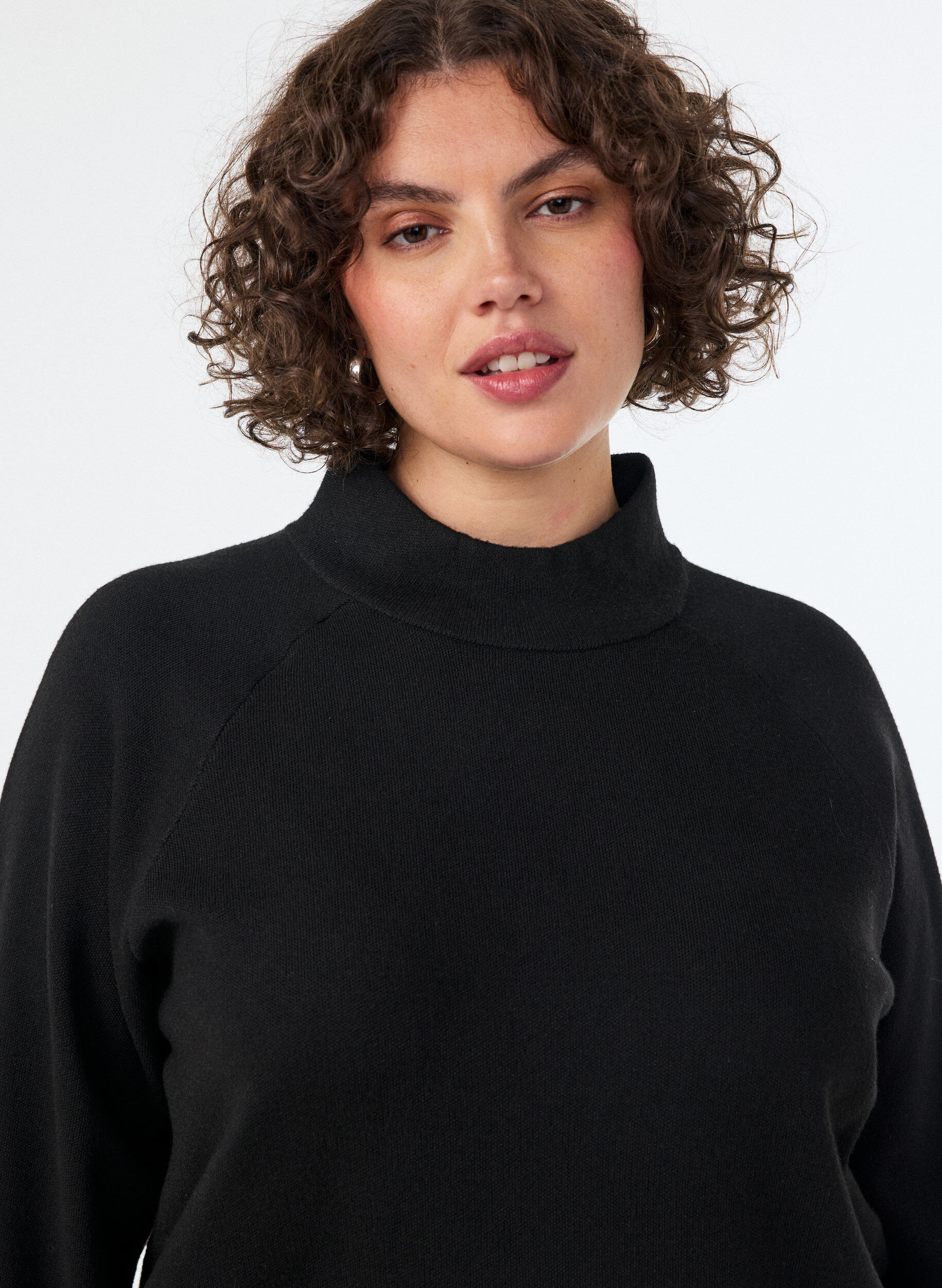 ZizziBlouse en maille en m&eacute;lange de viscose &agrave; col roul&eacute;, Noir, Model image number 3