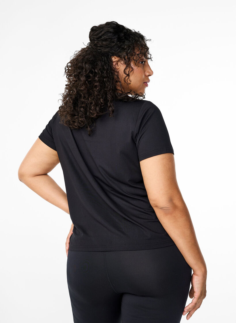 T-shirt d'entraînement avec coupe étroite et col rond, Black, Model image number 1