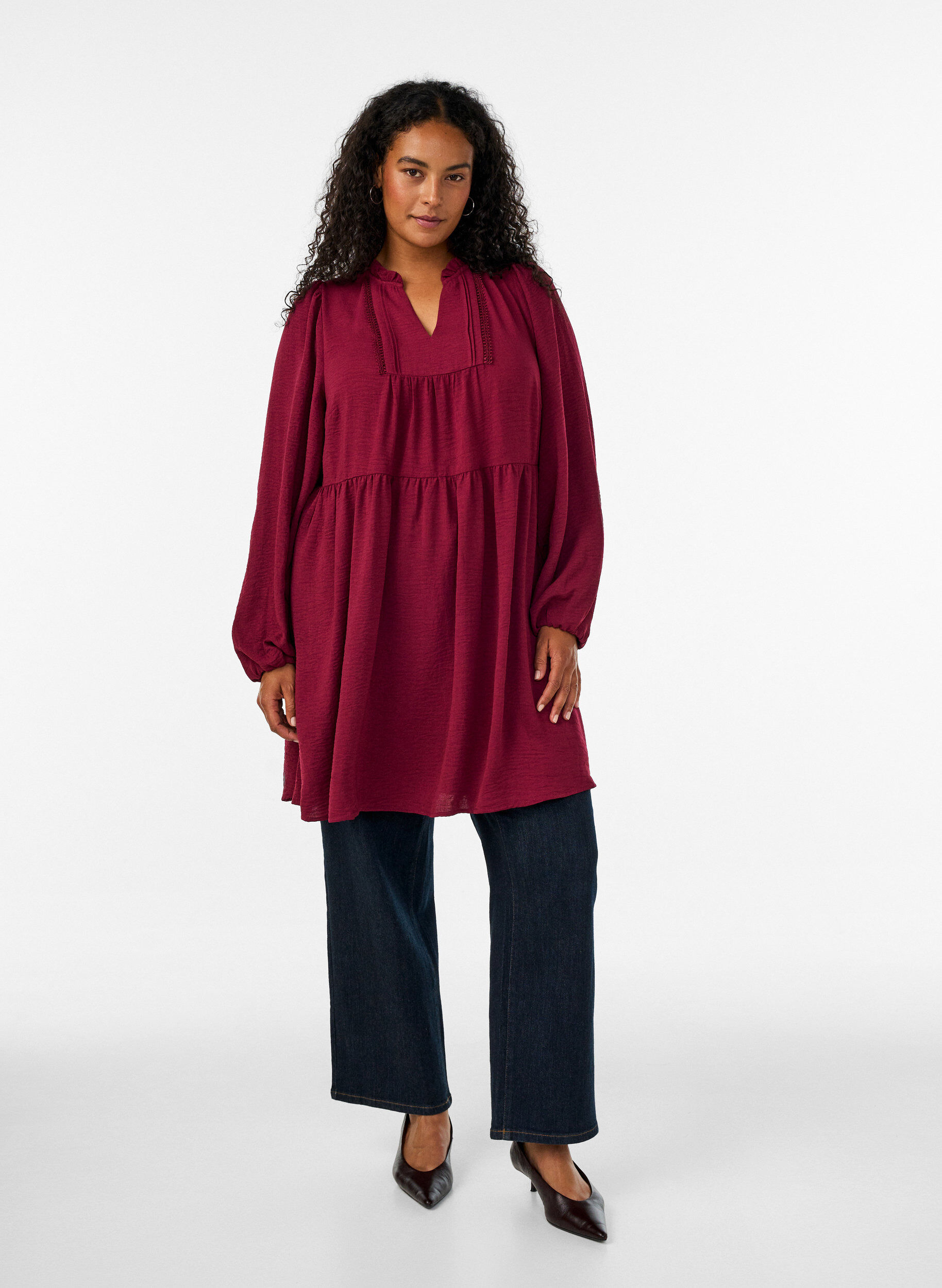 ZizziRobe coupe &eacute;vas&eacute;e avec une taille empire, Rouge, Model image number 1