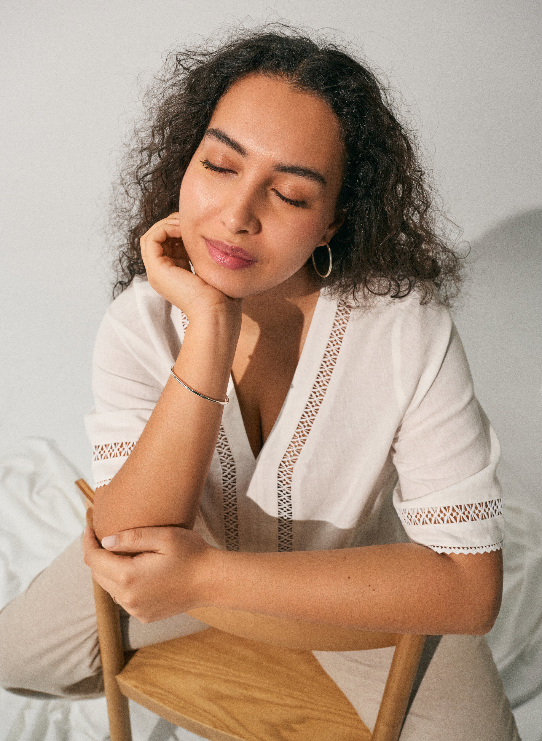 Zizzi Blouse en lin et viscose avec des d&eacute;tails au crochet, Blanc, Image image number 0