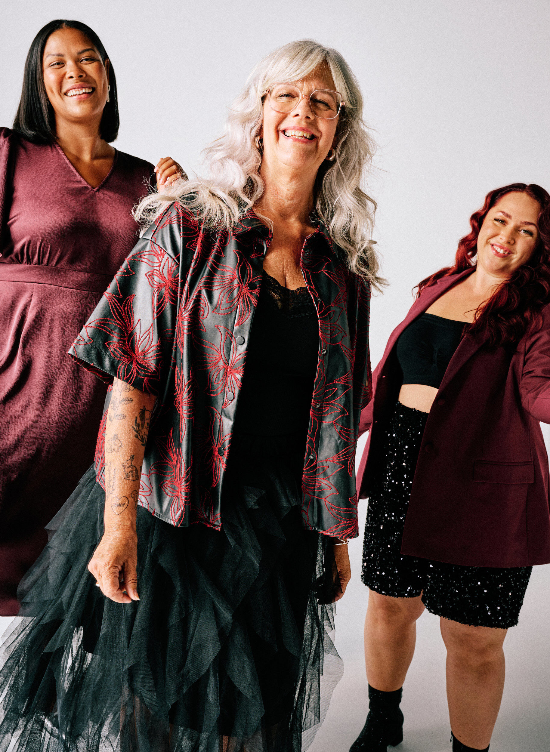 Zizzi Chemise courte en similicuir avec broderies contrastantes, Noir, Image image number 0