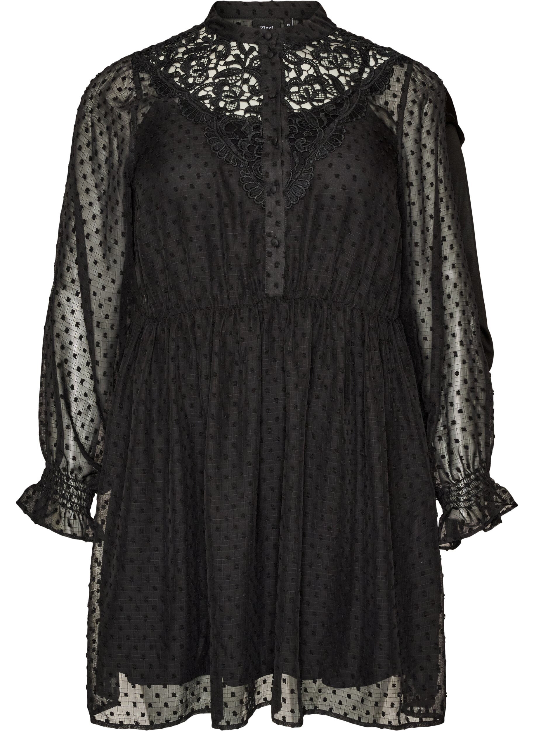 Robe en mousseline avec dentelle guipure et taille empire