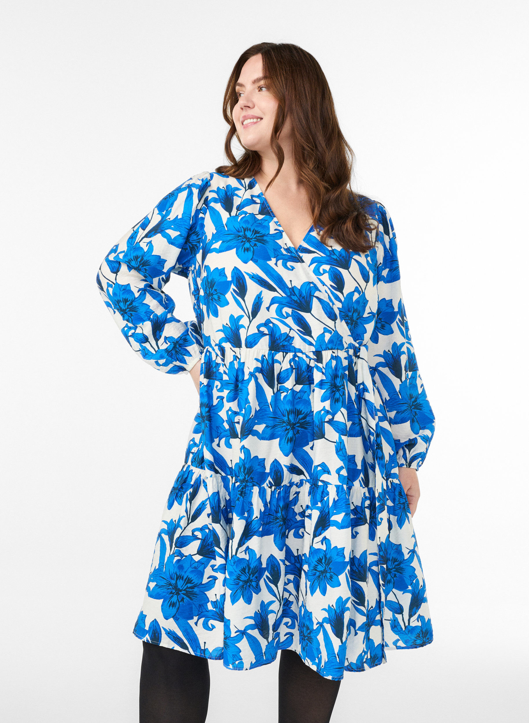 Robe portefeuille &agrave; fleurs avec ceinture &agrave; nouer, Vanille, Model