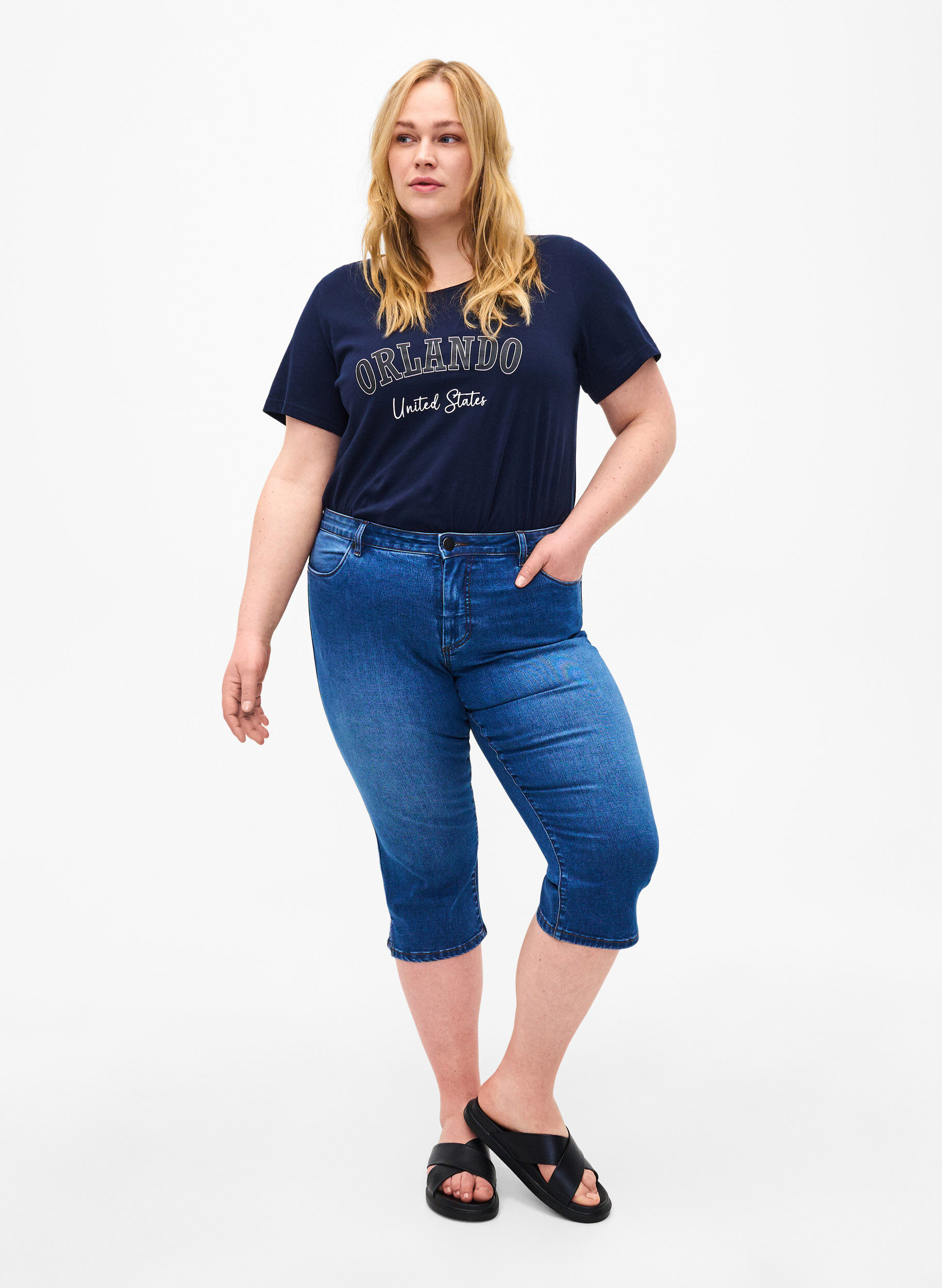 Zizzi Pantacourt Emily coupe slim en denim, Blue Denim, Model image number 0