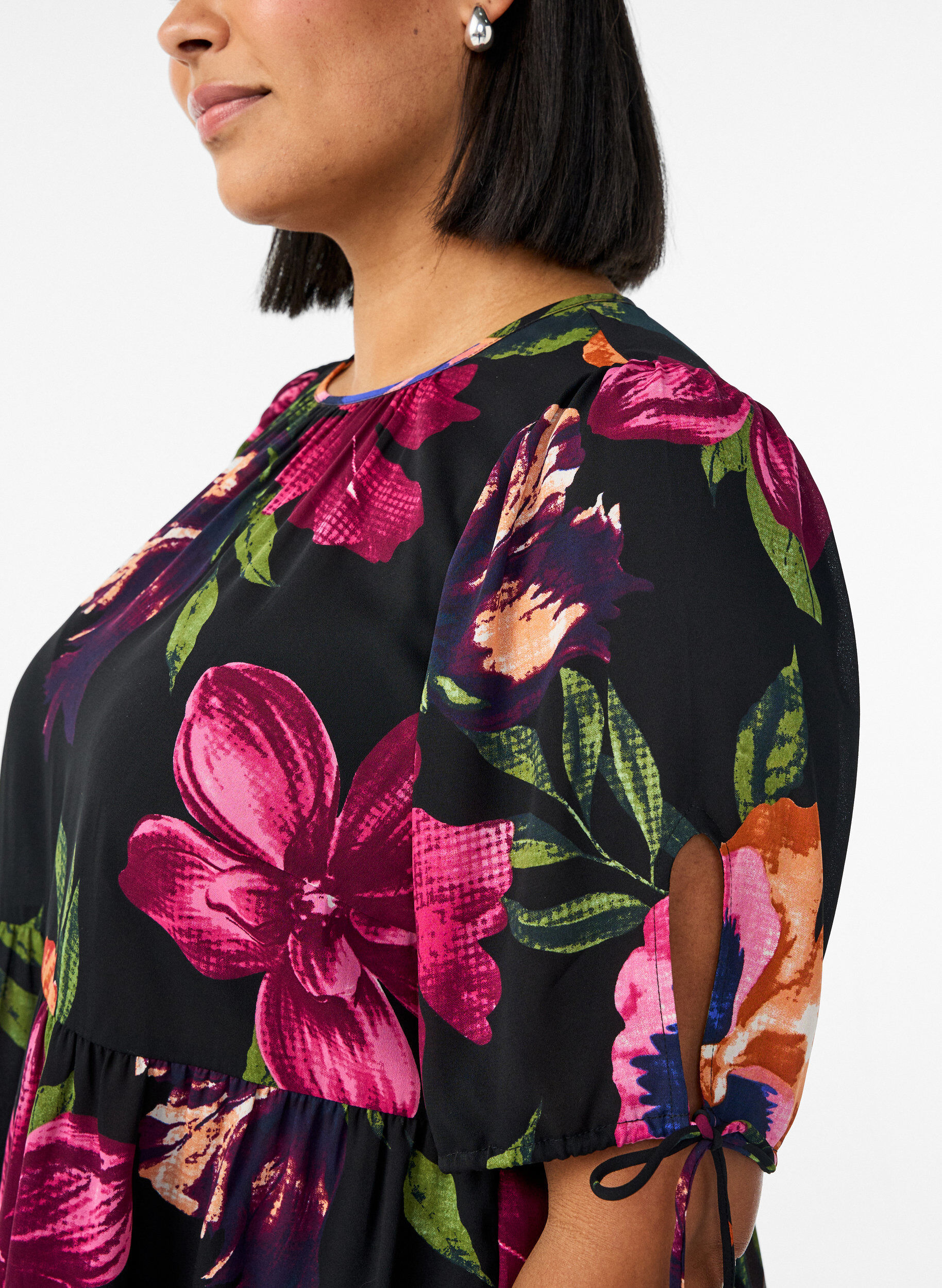 ZizziBlouse &agrave; imprim&eacute; floral et p&eacute;plum, Noir, Model image number 3