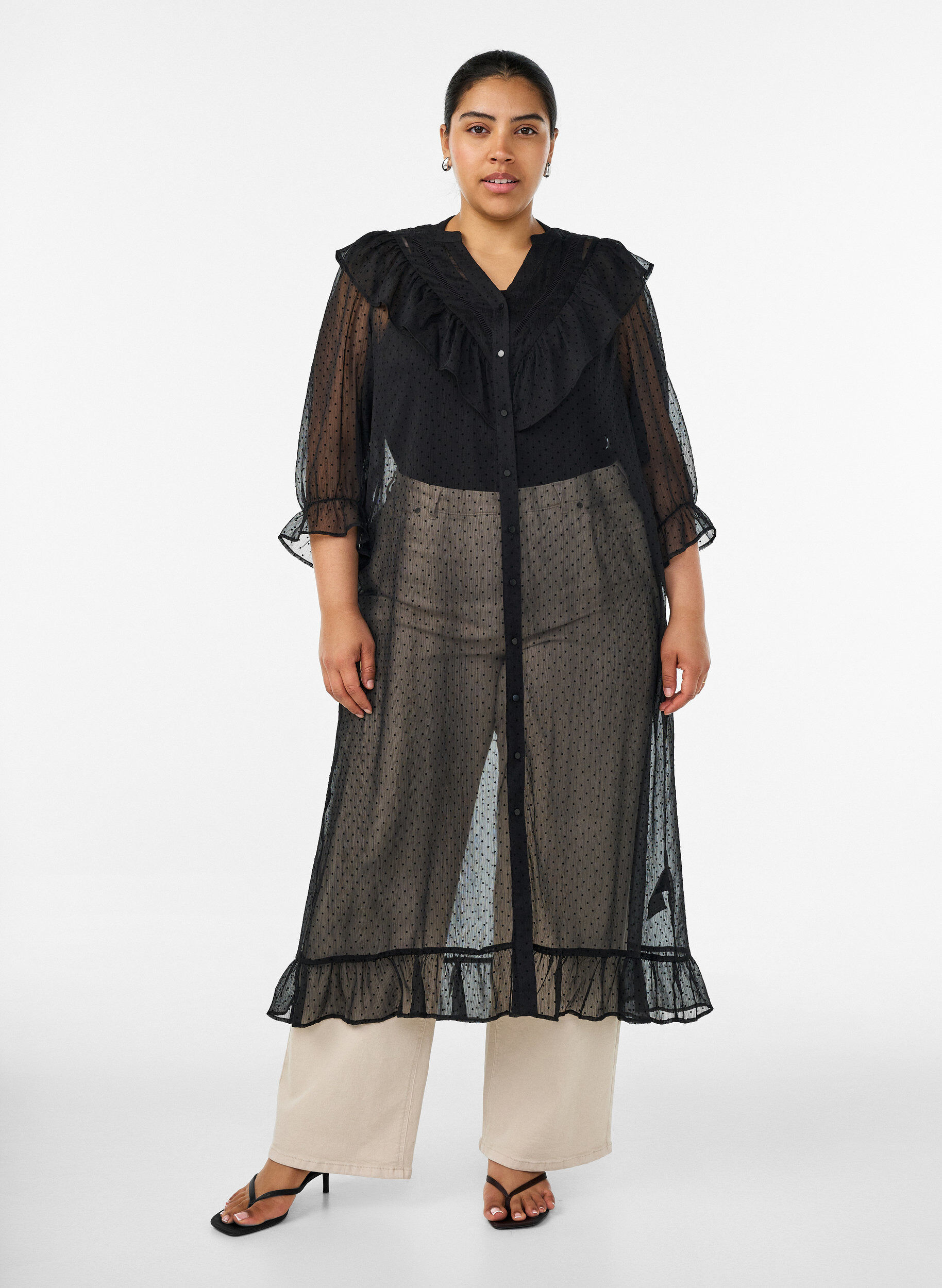ZizziRobe midi en tissu l&eacute;ger et vaporeux &agrave; pois, avec des volants, Noir, Model image number 0