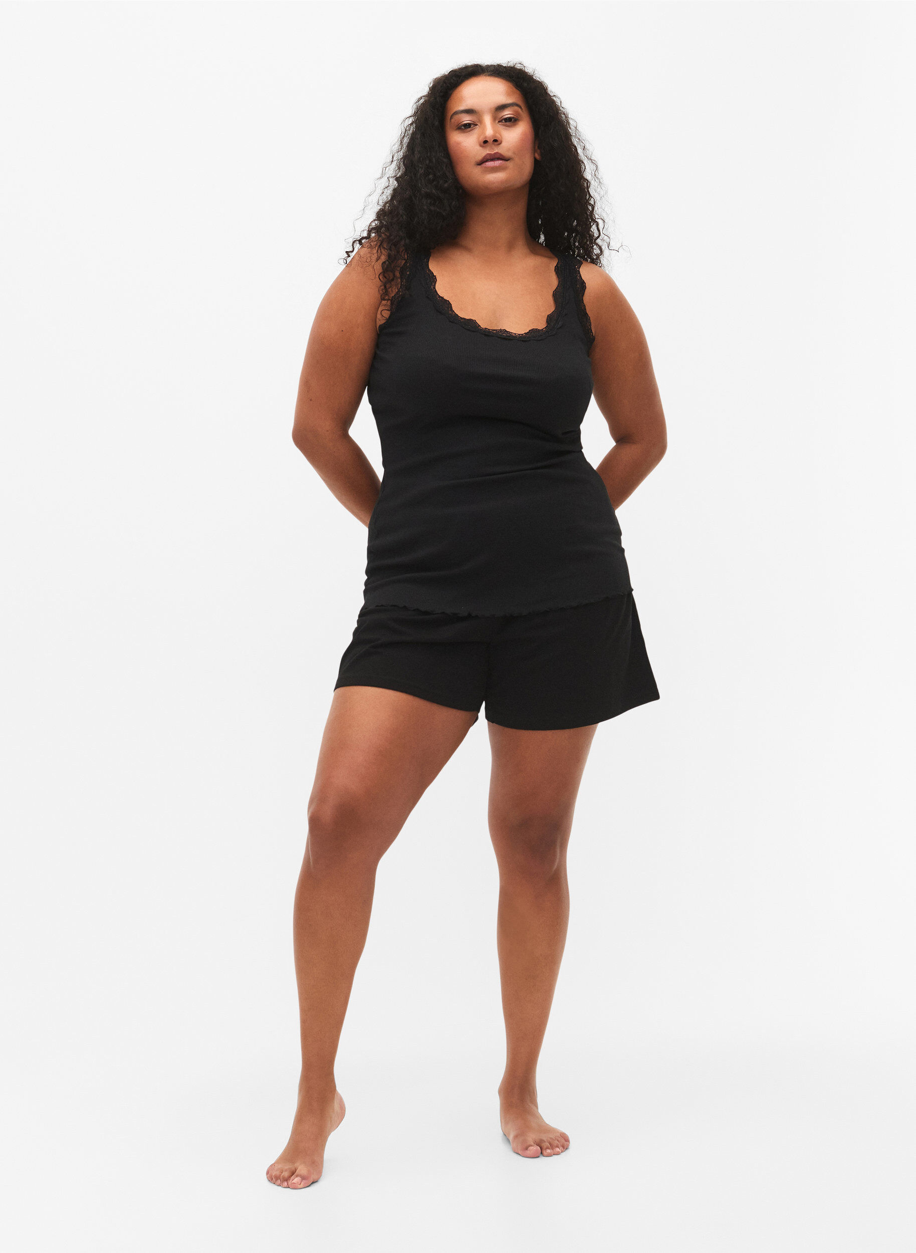 ZizziHaut avec bordure en dentelle, Noir, Model image number 1