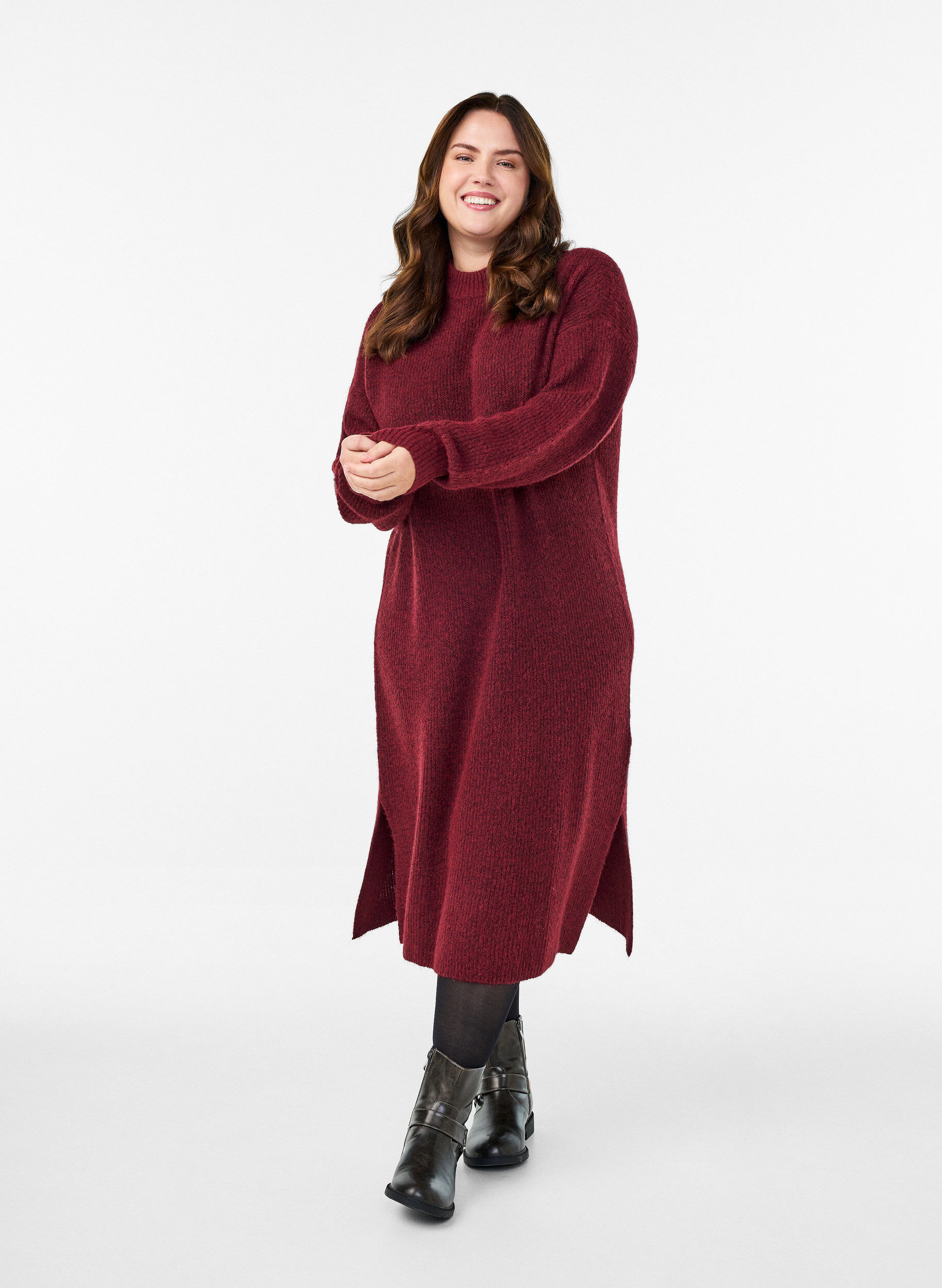 Robe longue en maille avec col montant, Bordeaux, Model