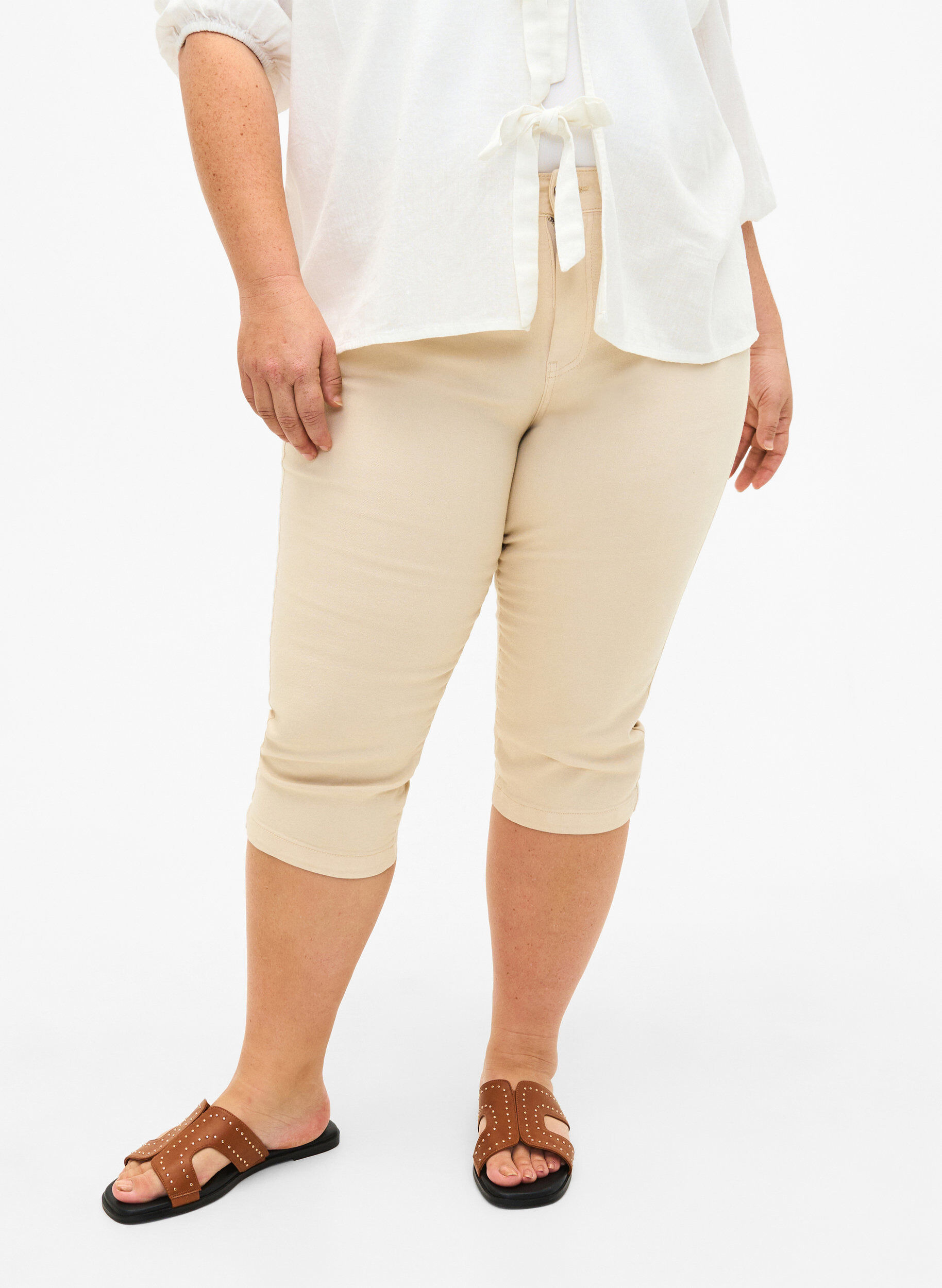 Zizzi Pantalon capri Emily ajust&eacute;, Oatmeal, Model image number 2