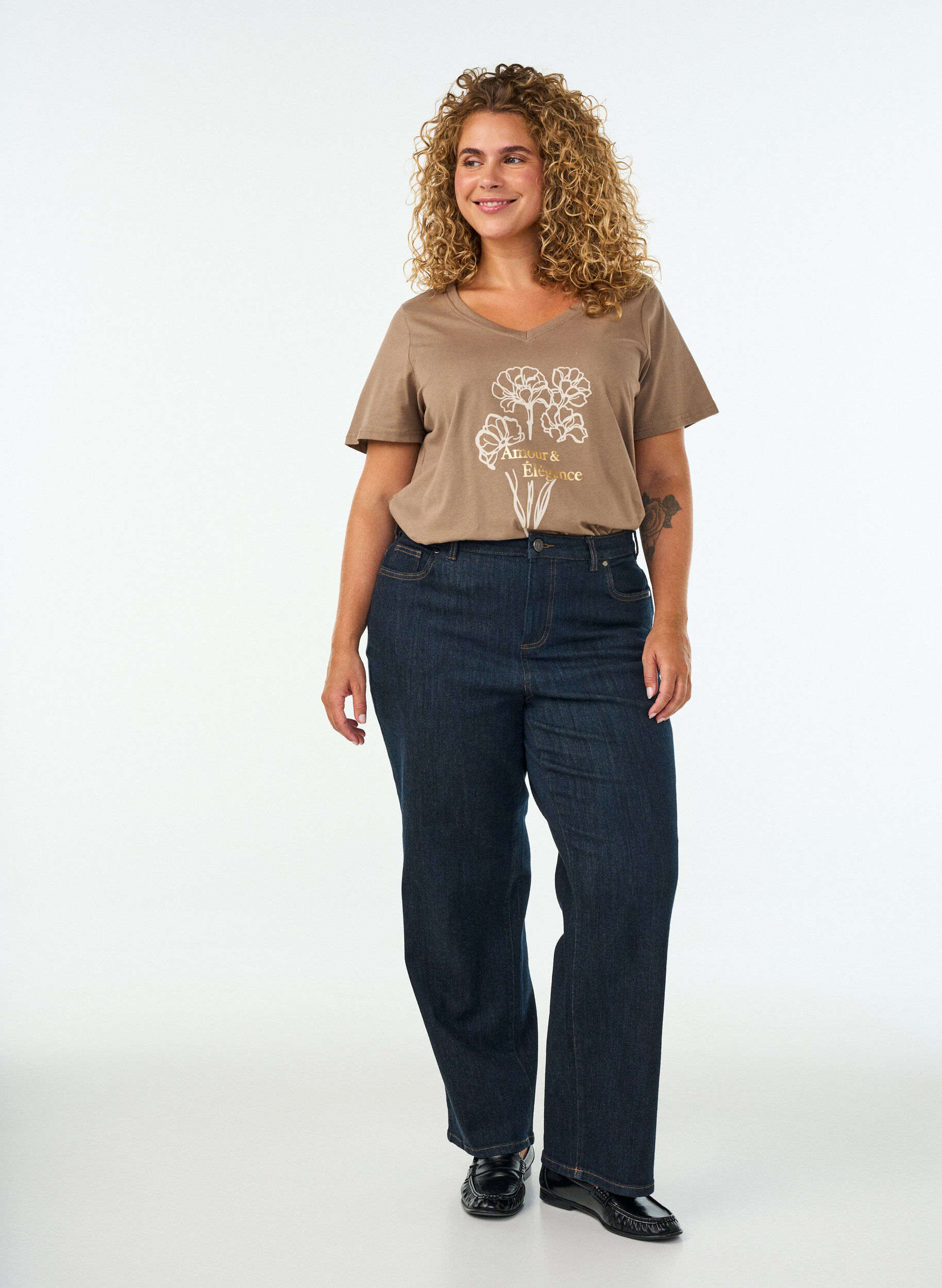 ZizziT-shirt en coton avec imprim&eacute; sur le devant et col en V, Marron, Model image number 1