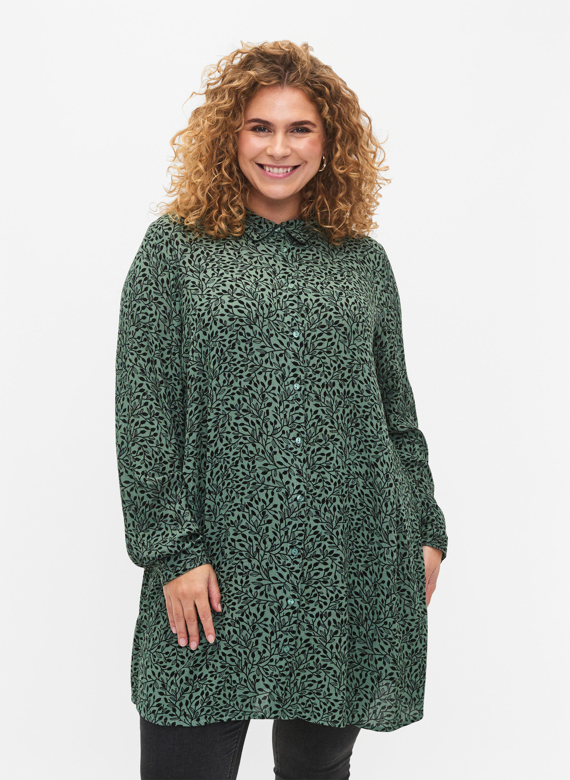 Zizzi Chemise longue imprim&eacute;e en viscose, Green AOP, Model image number 0