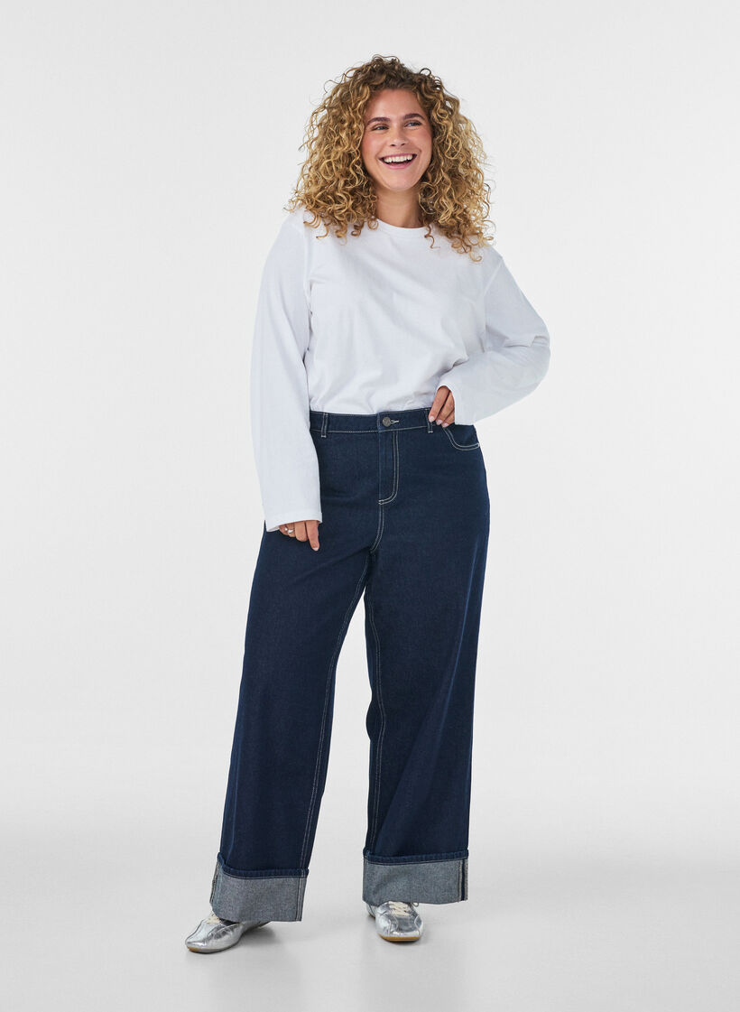 Jean coupe large avec de larges revers et surpiq&ucirc;res contrastantes, Bleu, Model image number 0