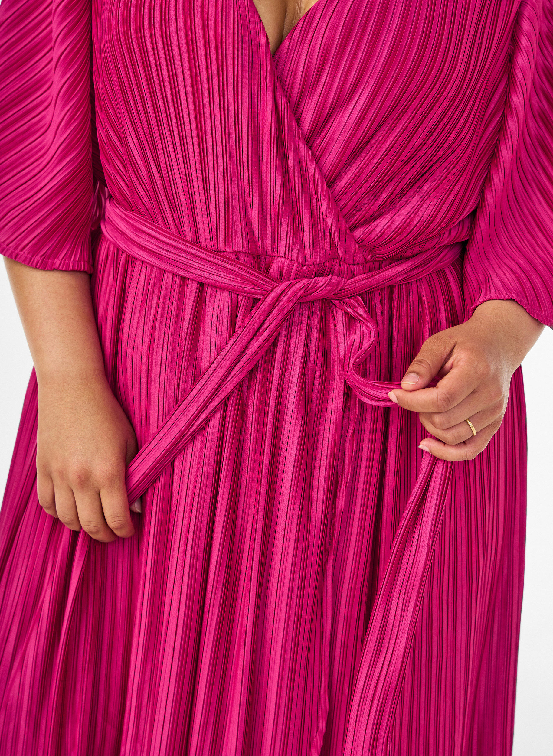 ZizziRobe midi pliss&eacute;e avec manches chauve-souris, Rose, Model image number 2