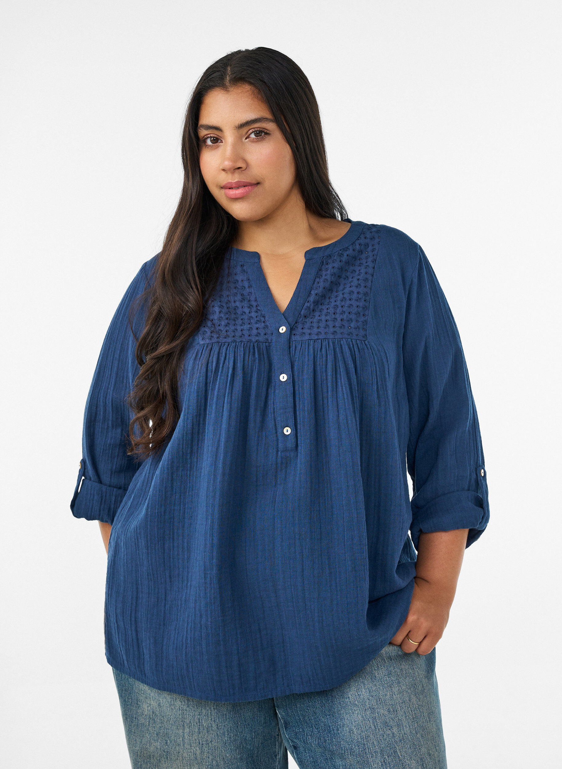 ZizziBlouse en mousseline de coton avec broderie anglaise, Bleu, Model image number 0