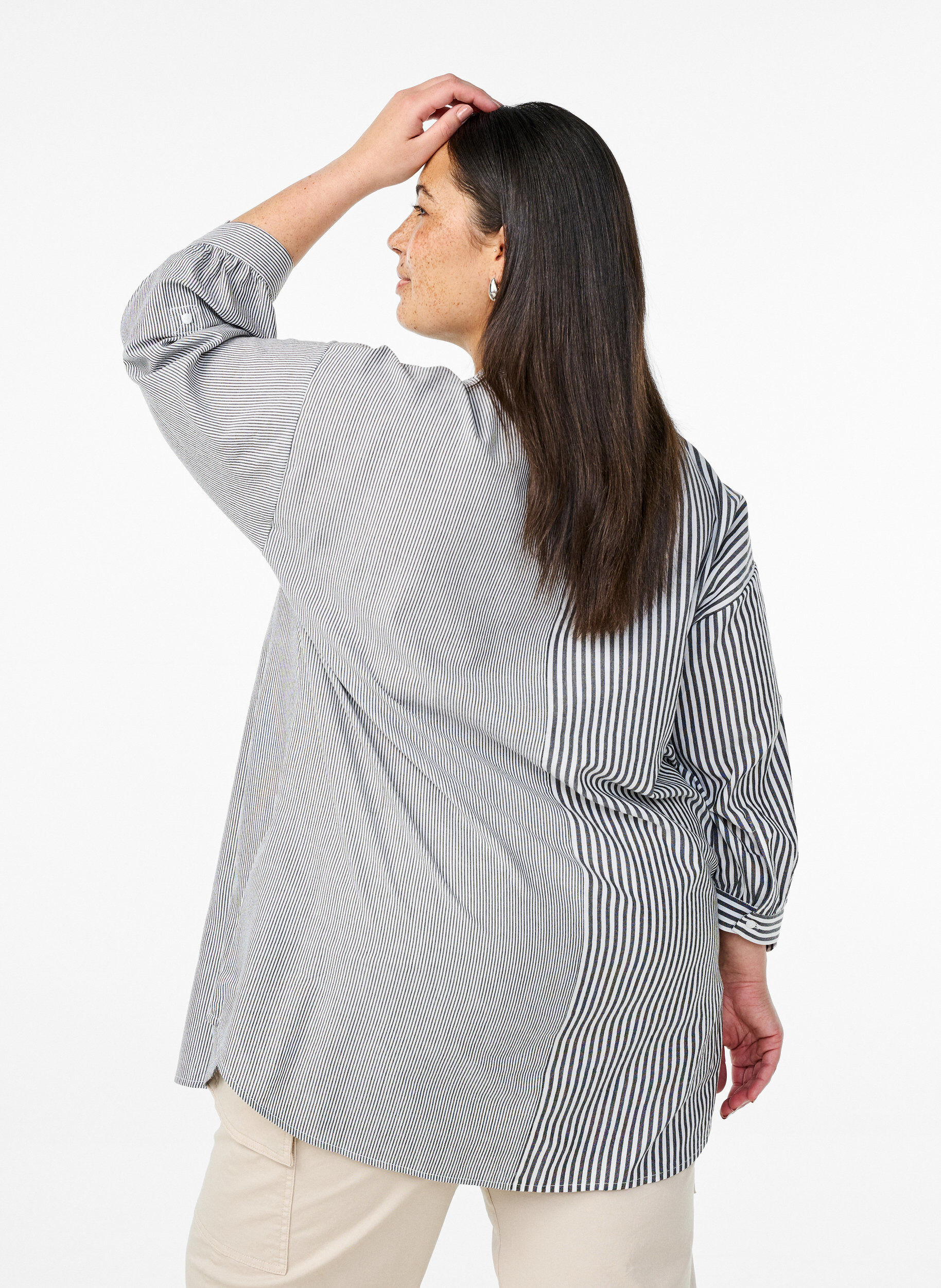 Zizzi Tunique &agrave; carreaux avec manches 3/4, Noir, Model image number 2