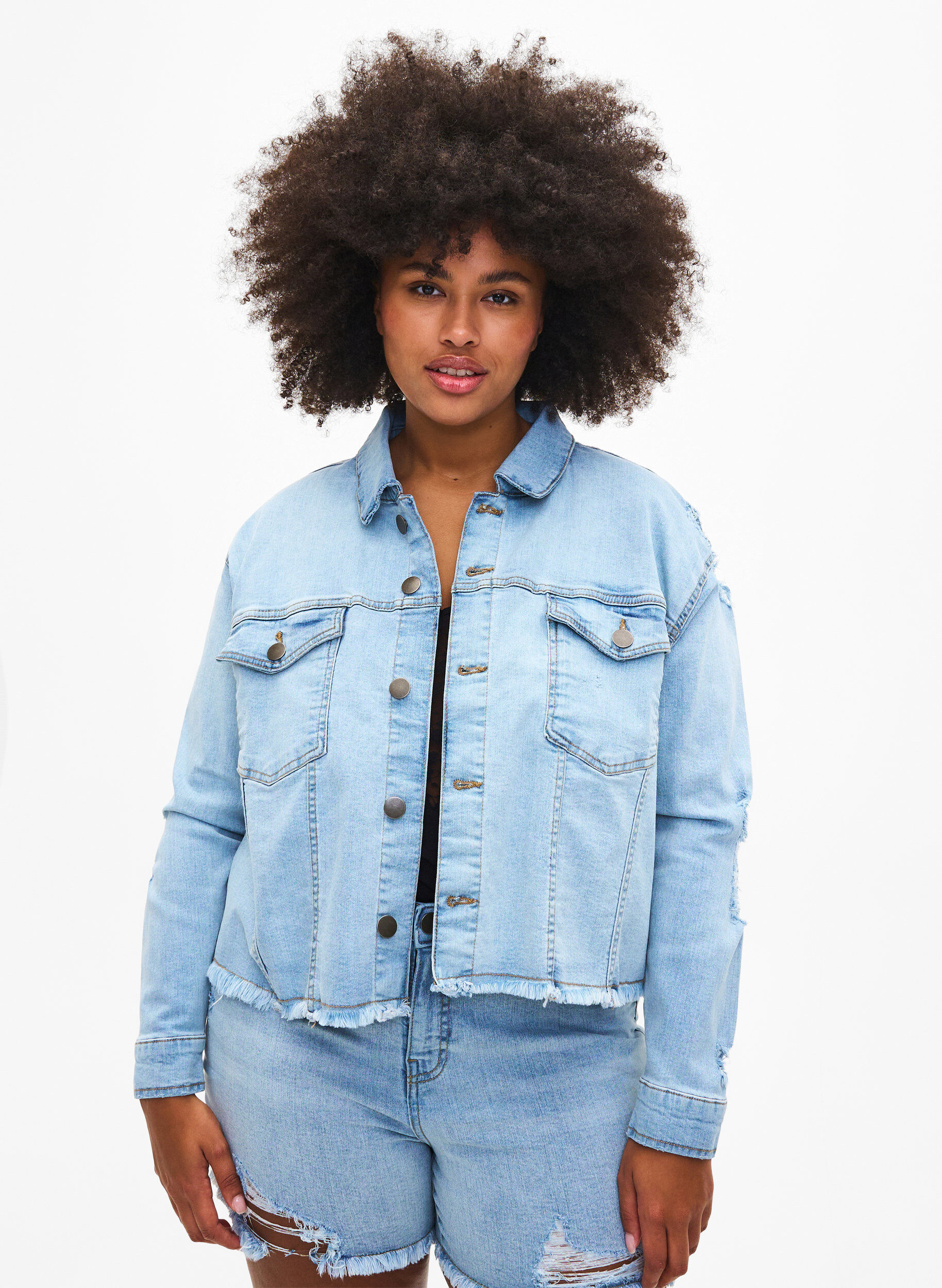 Zizzi Veste en jean courte avec effet us&eacute;, Light Blue Denim, Model image number 0