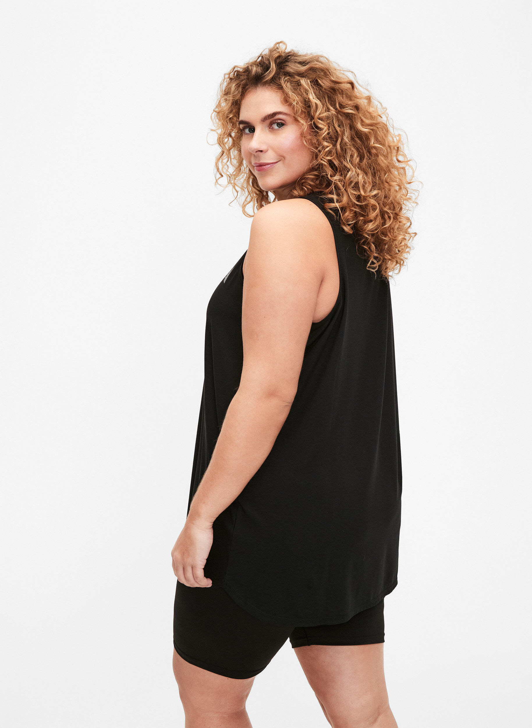 Zizzi Top d&rsquo;entra&icirc;nement avec col en&nbsp;V, Black, Model image number 1