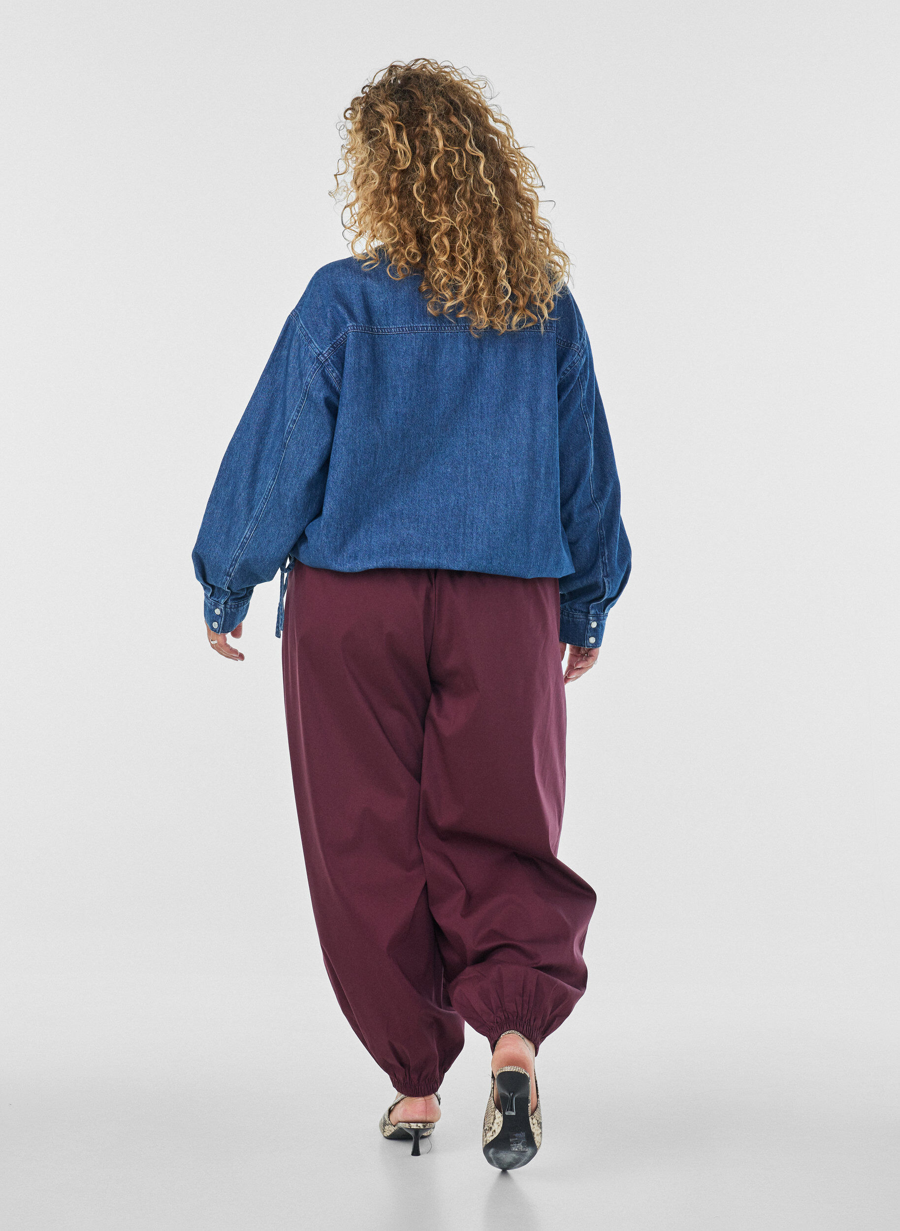 ZizziPantalon ballon avec poches et ceinture &eacute;lastique, Bordeaux, Model image number 1