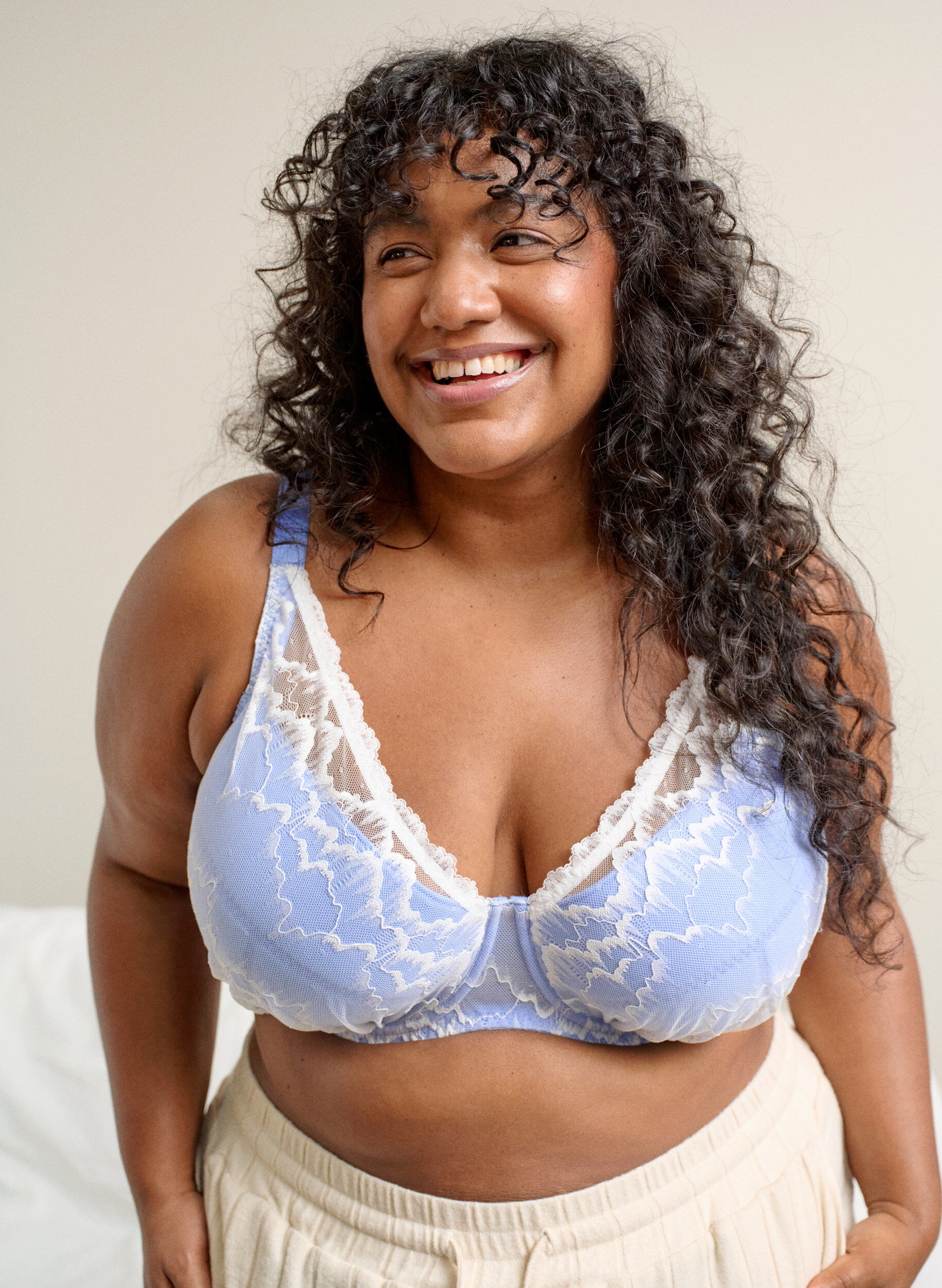 Zizzi Soutien-gorge rembourr&eacute; avec dentelle et maille, Bleu, Image image number 0