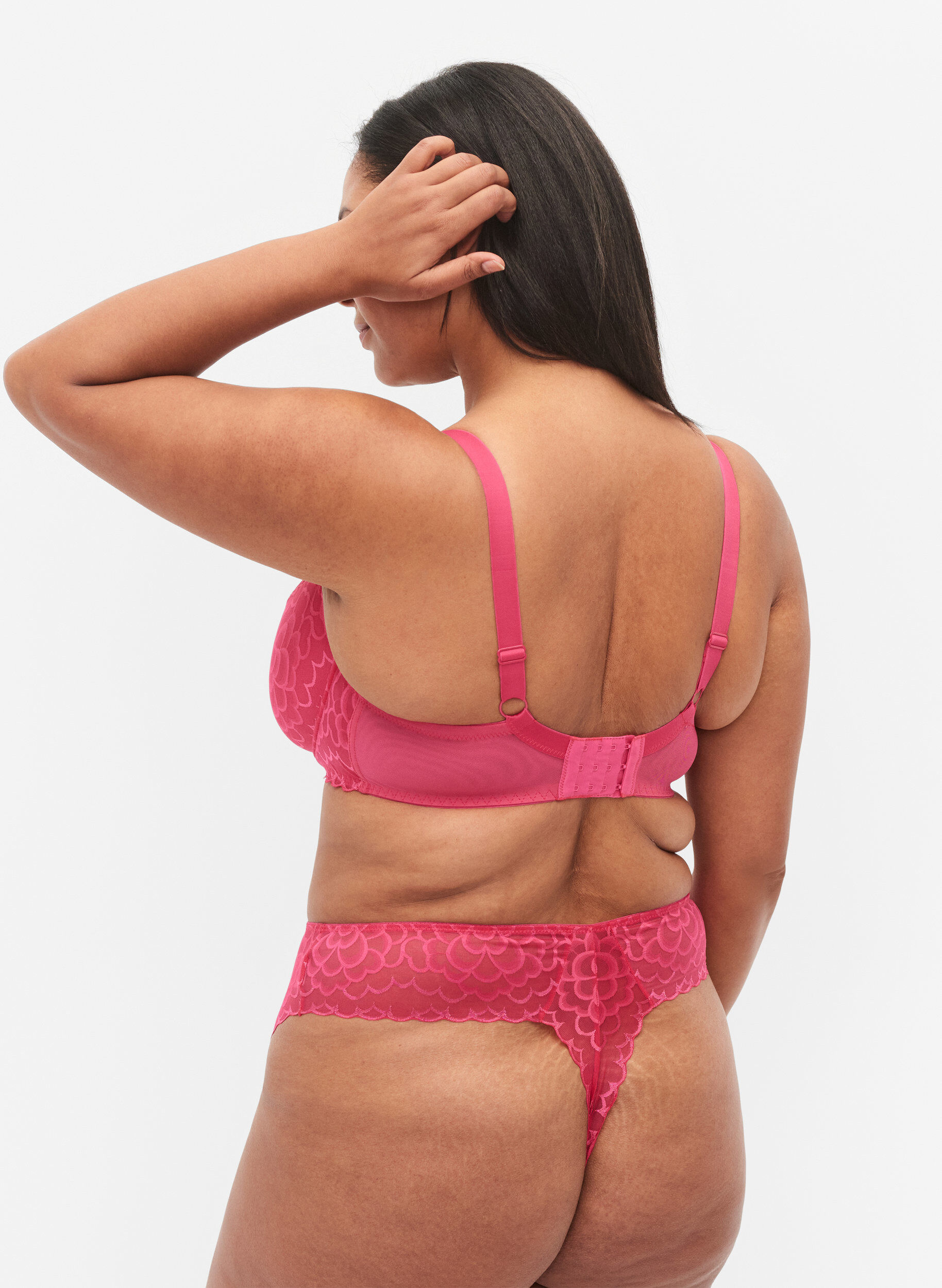 Zizzi String avec dentelle et taille r&eacute;guli&egrave;re, Jazzy, Model image number 1