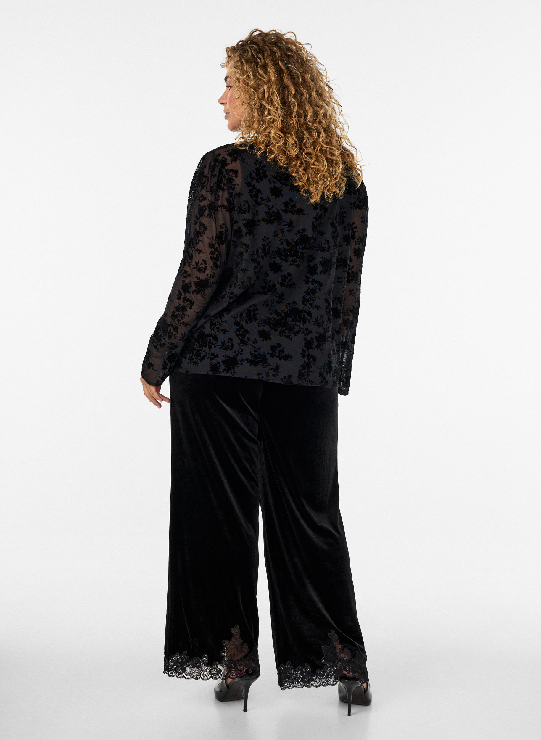 ZizziPantalon en velours coupe ample avec finitions en dentelle, Noir, Model image number 2